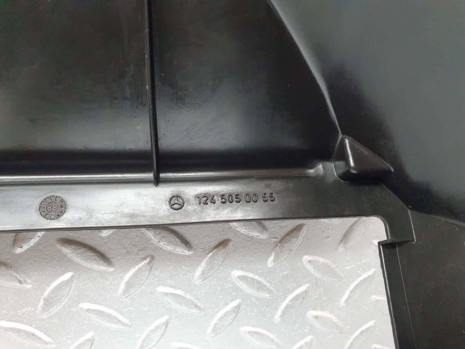 41467 Mercedes-Benz W124 200E Radiator Fan Shroud Fan Cover 1245050055