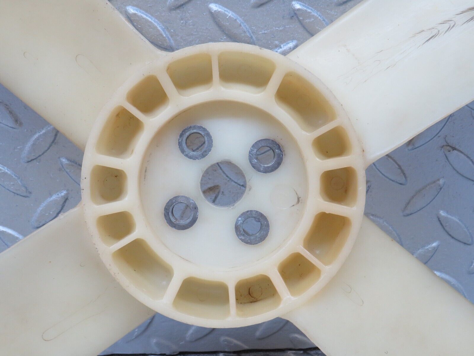 35953 Mercedes-Benz 240D OM616.912 Engine Cooling Fan 1082050906