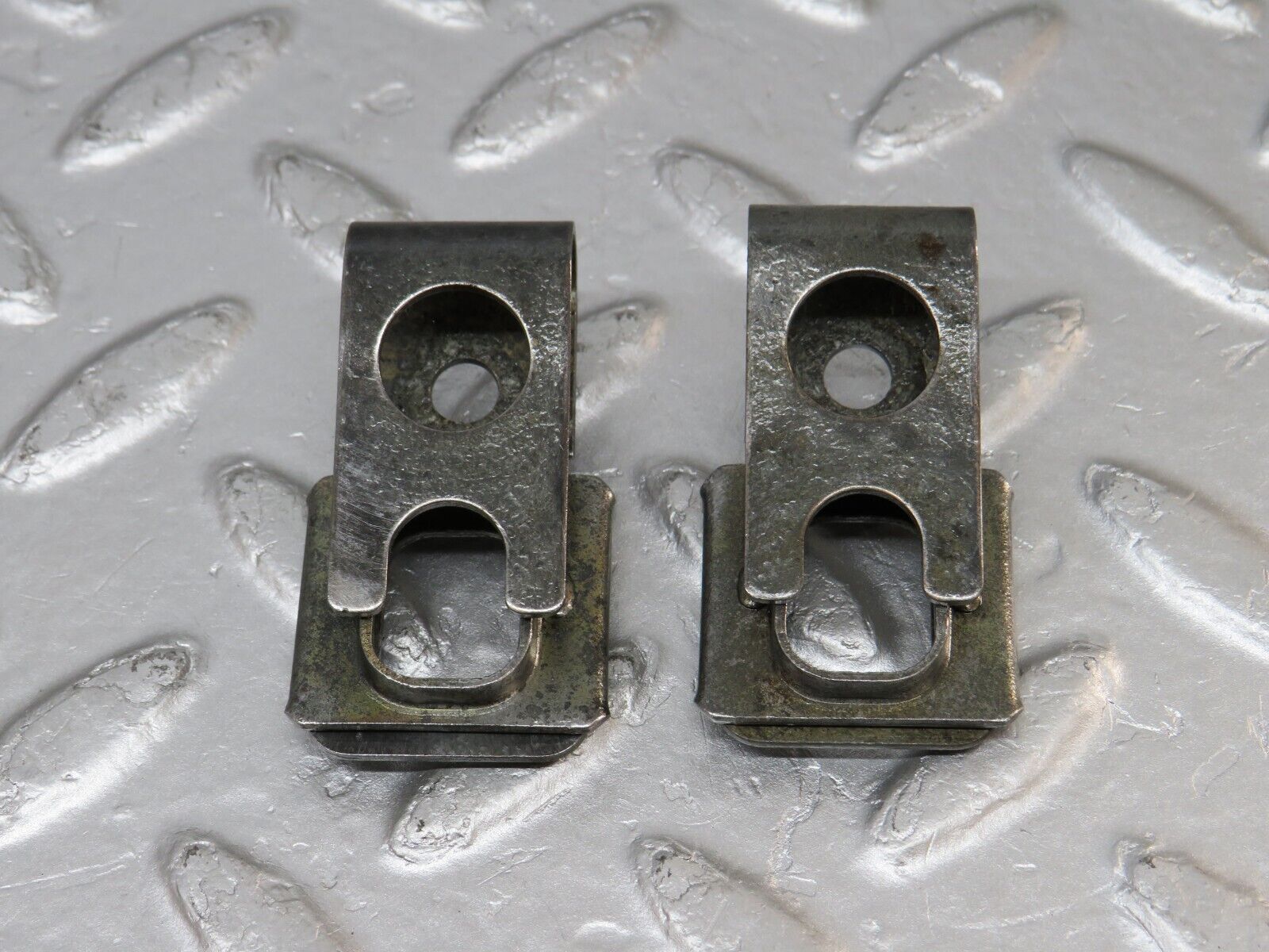 34480 Mercedes-Benz C126 380SEC Coupe Fuel Injector Bracket