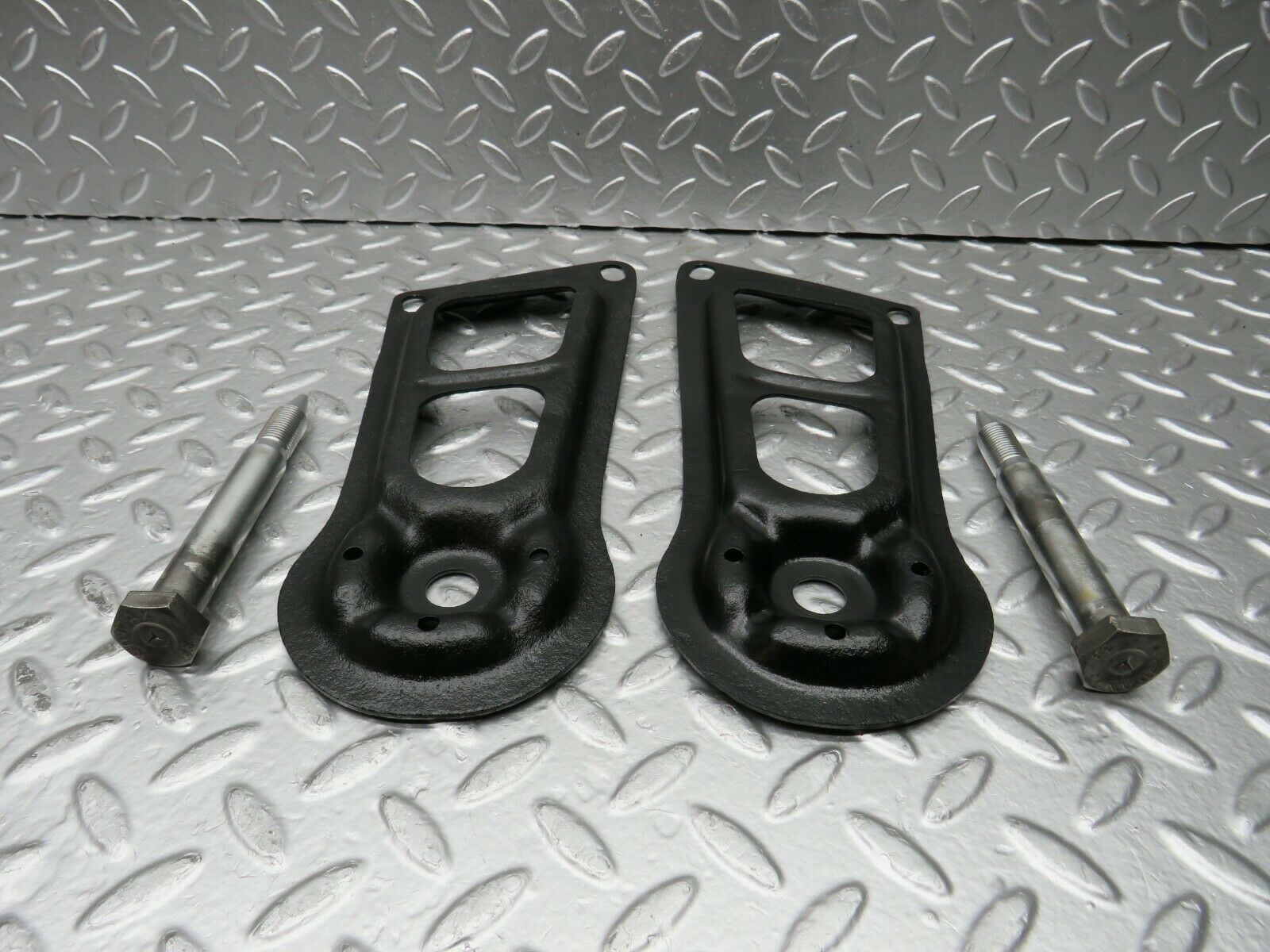 24102 Mercedes-Benz W123 280E Rear Suspension Axle Mounting Bracket