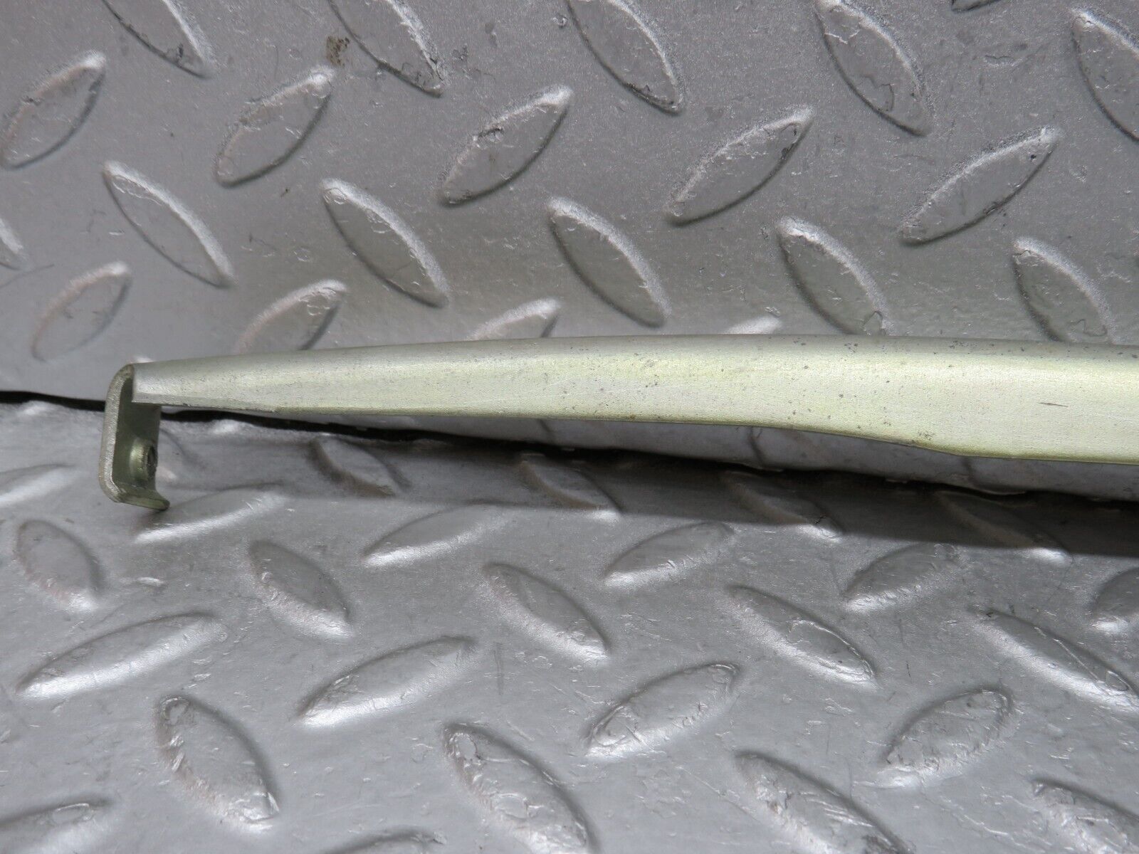 37799 Mercedes-Benz A124 320E Cabriolet Front Right Window Channel