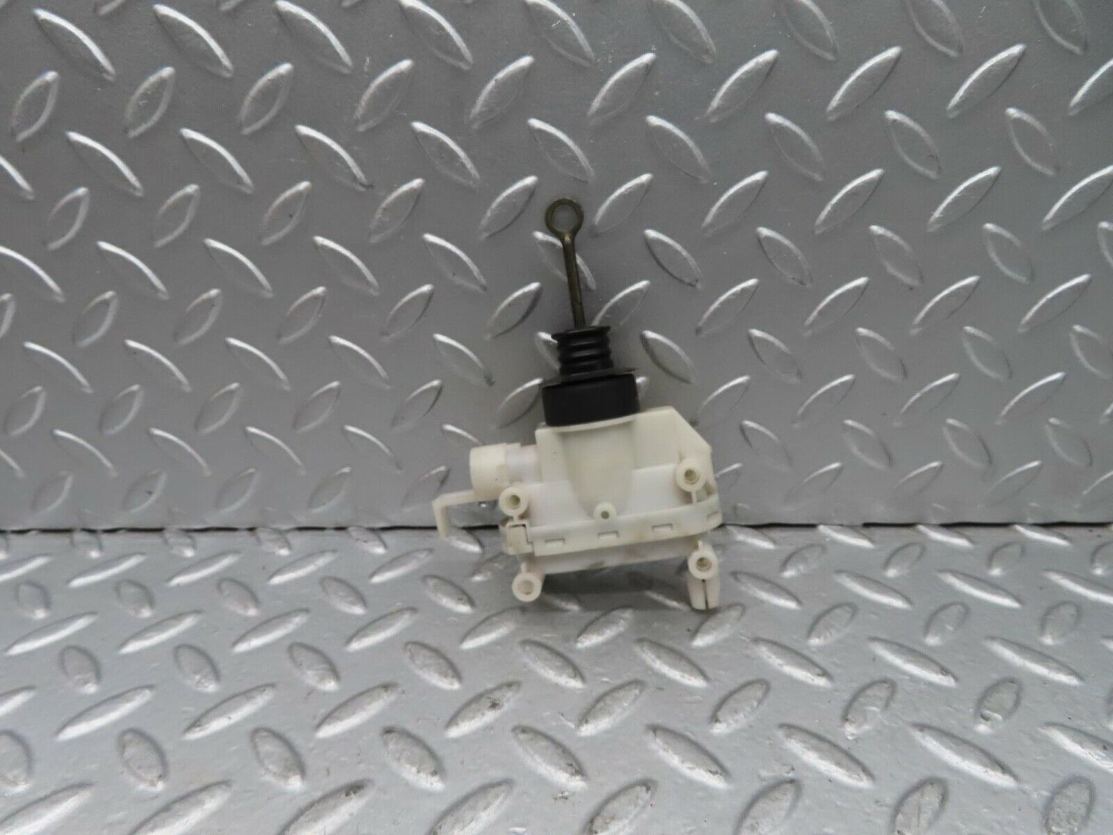 14551 Mercedes-Benz W201 190E Front Left Door Lock Vacuum Actuator