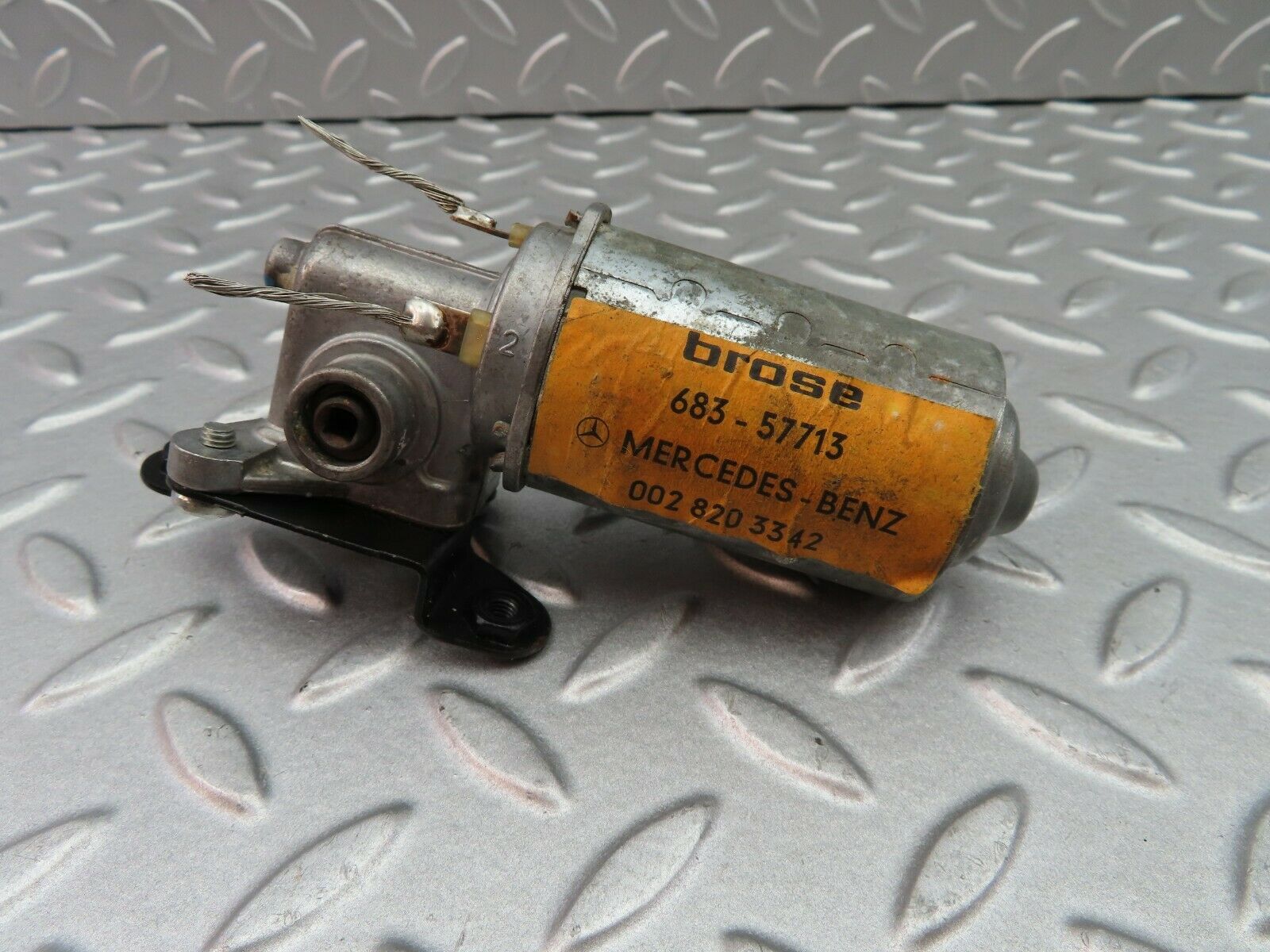 6229 Mercedes-Benz W126 380SE Headrest Adjustment Motor Left Side 0028203342