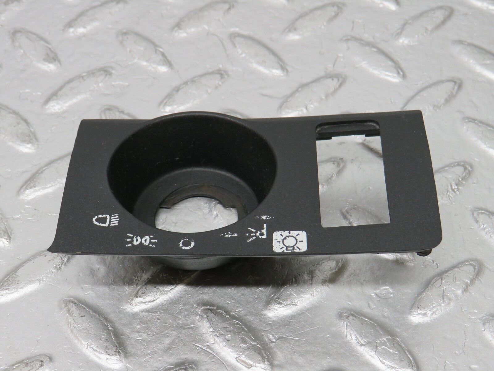 34351 Mercedes-Benz C126 380SEC Headlight Switch Cover Trim Surround 126689018