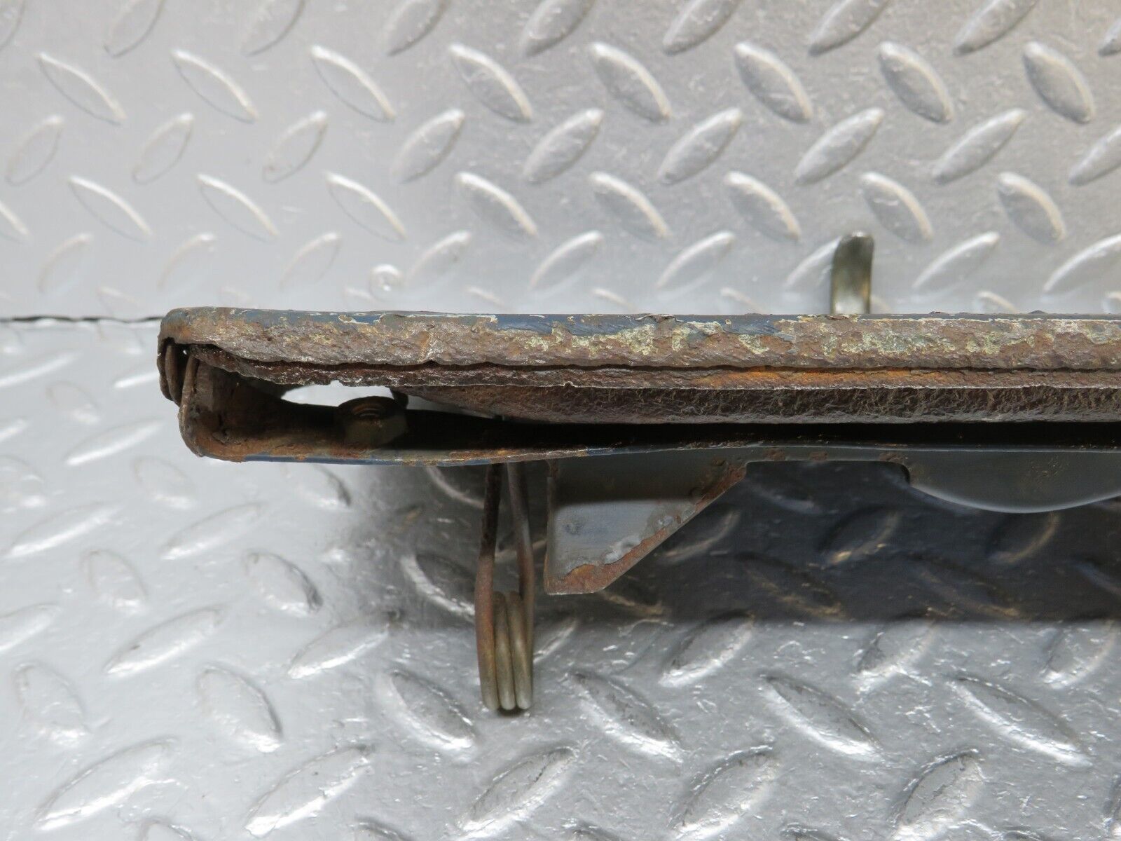 40350 Mercedes-Benz W110 230 Fuel Tank Flap Cap 0005848139