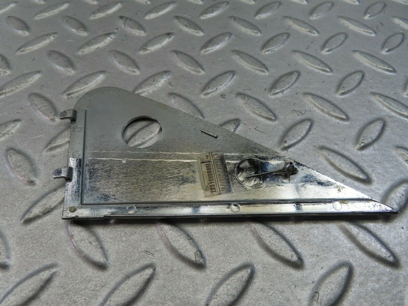 8143 Mercedes-Benz W123 Mirror Triangle Cover Left 1237250711
