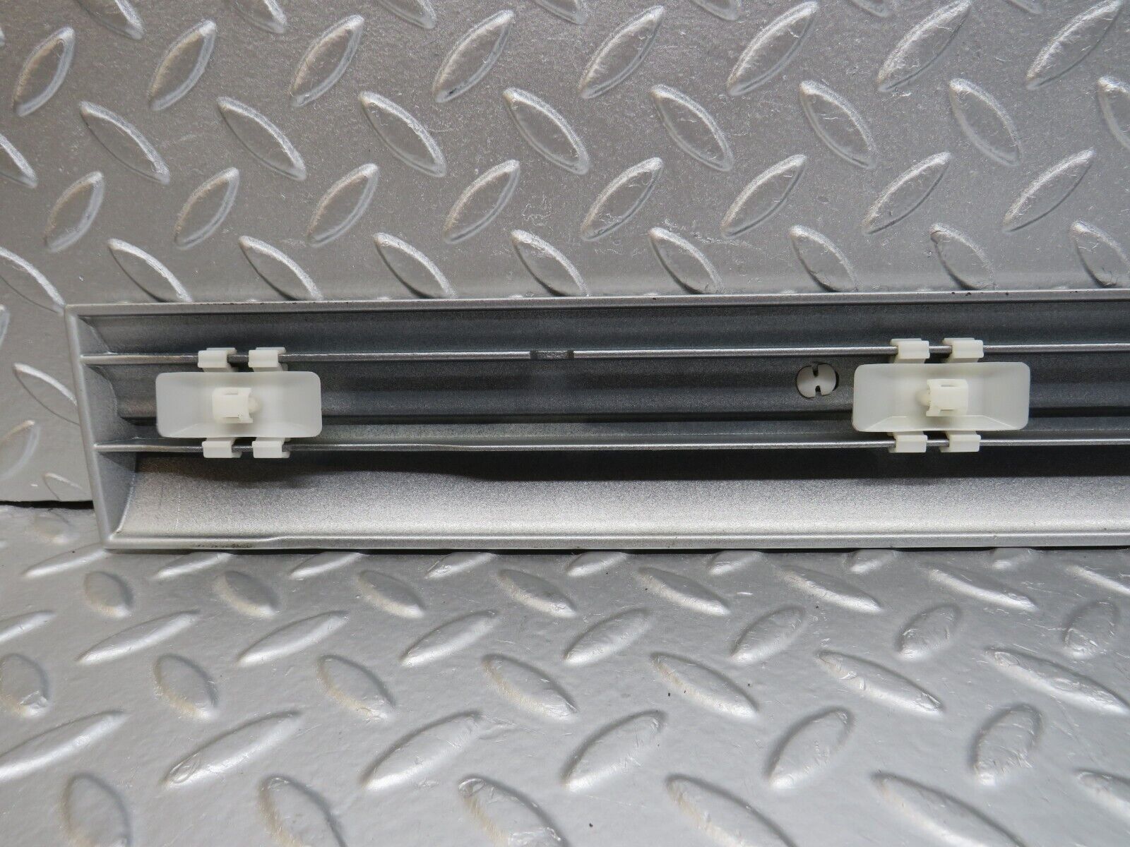 34714 Mercedes-Benz W210 320E Front Right Door Centre Moulding Trim 2106900482