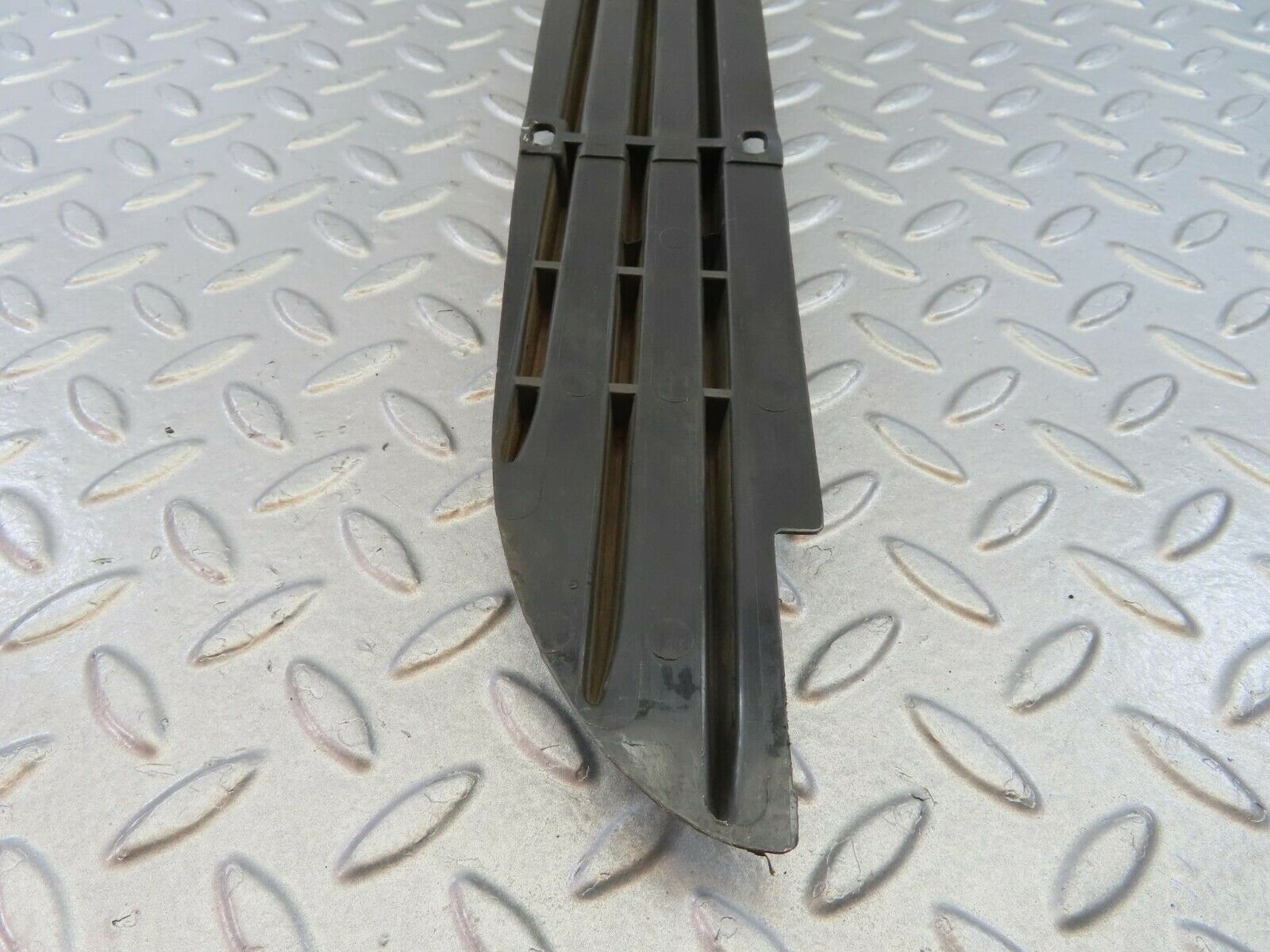 8863 Mercedes-Benz W115 Front Lower Grill Right