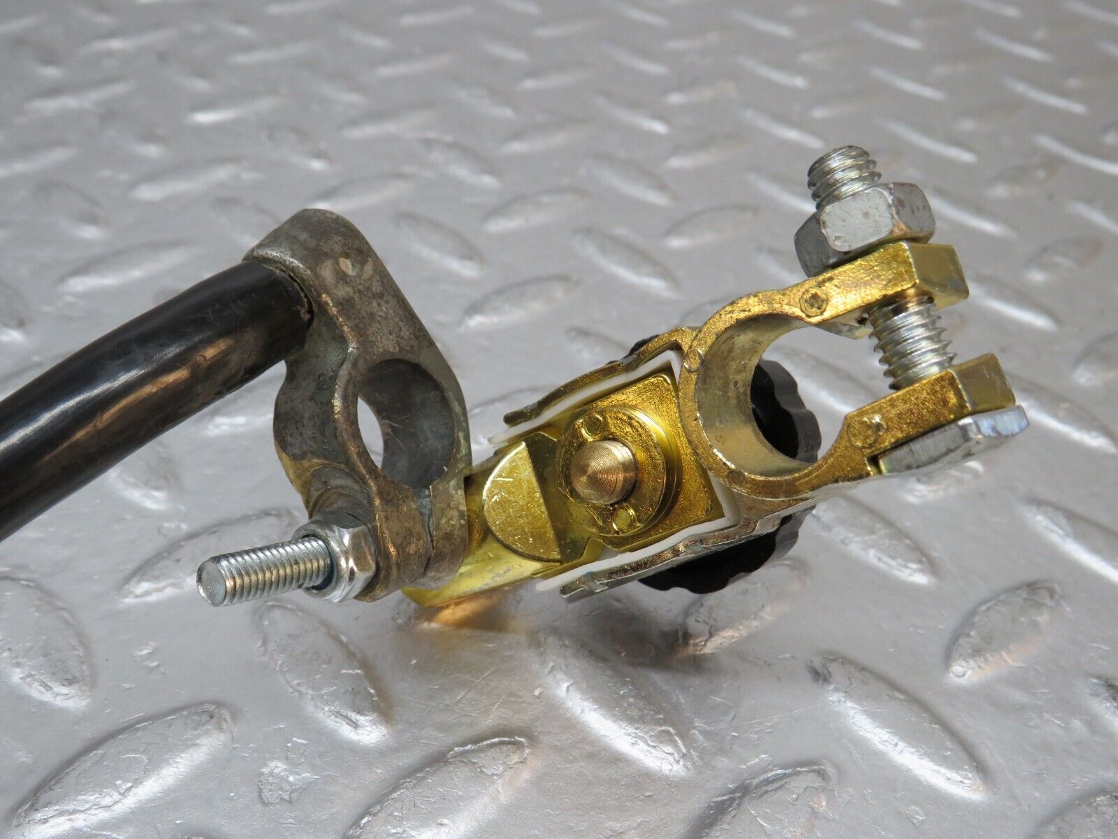 38255 Mercedes-Benz R129 280SL Coupe Battery Negative Cable Connector 1295400031