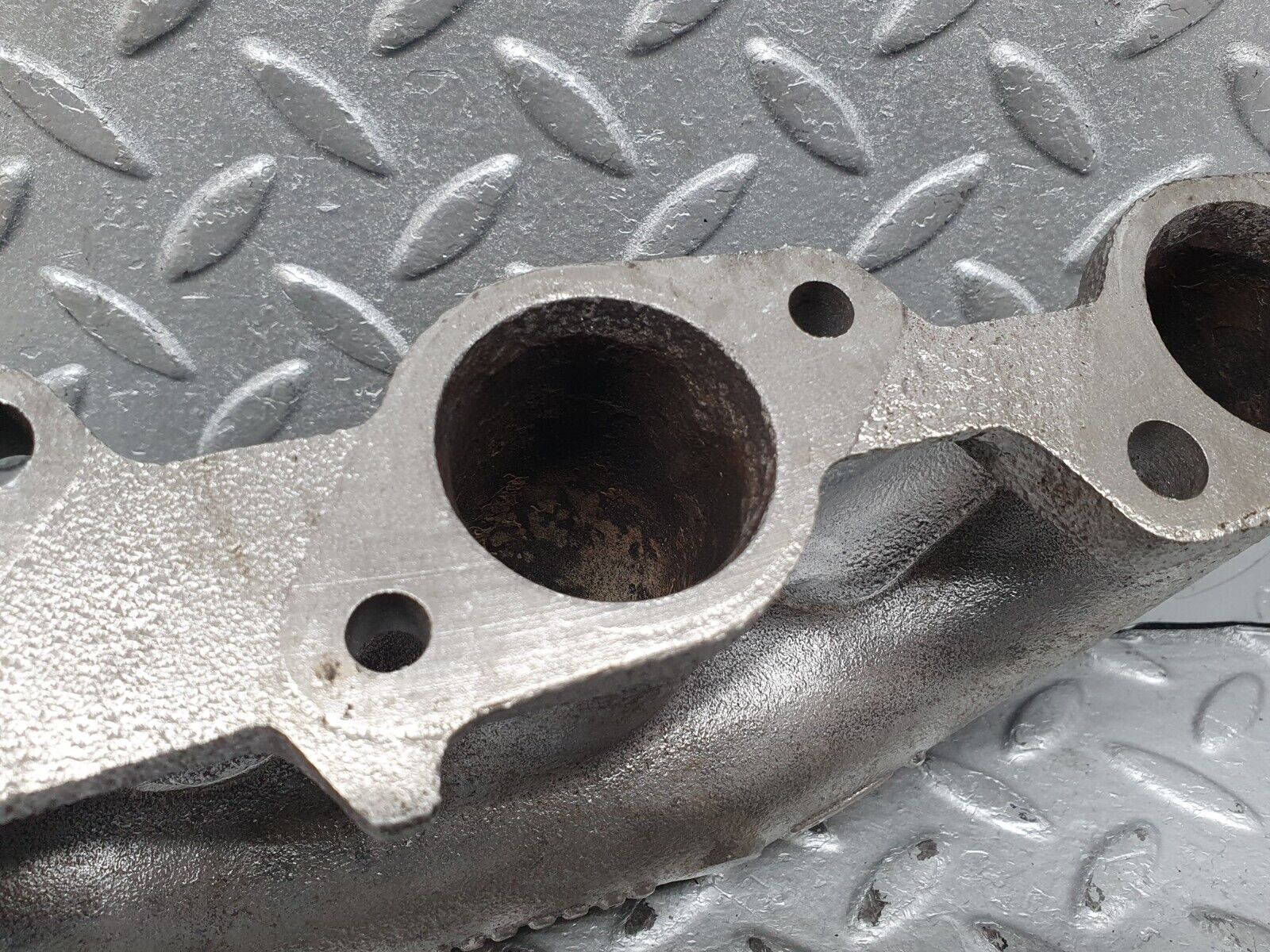 41202 Mercedes-Benz W126 300SE Exhaust Manifold Cylinder 4-6 1031422202