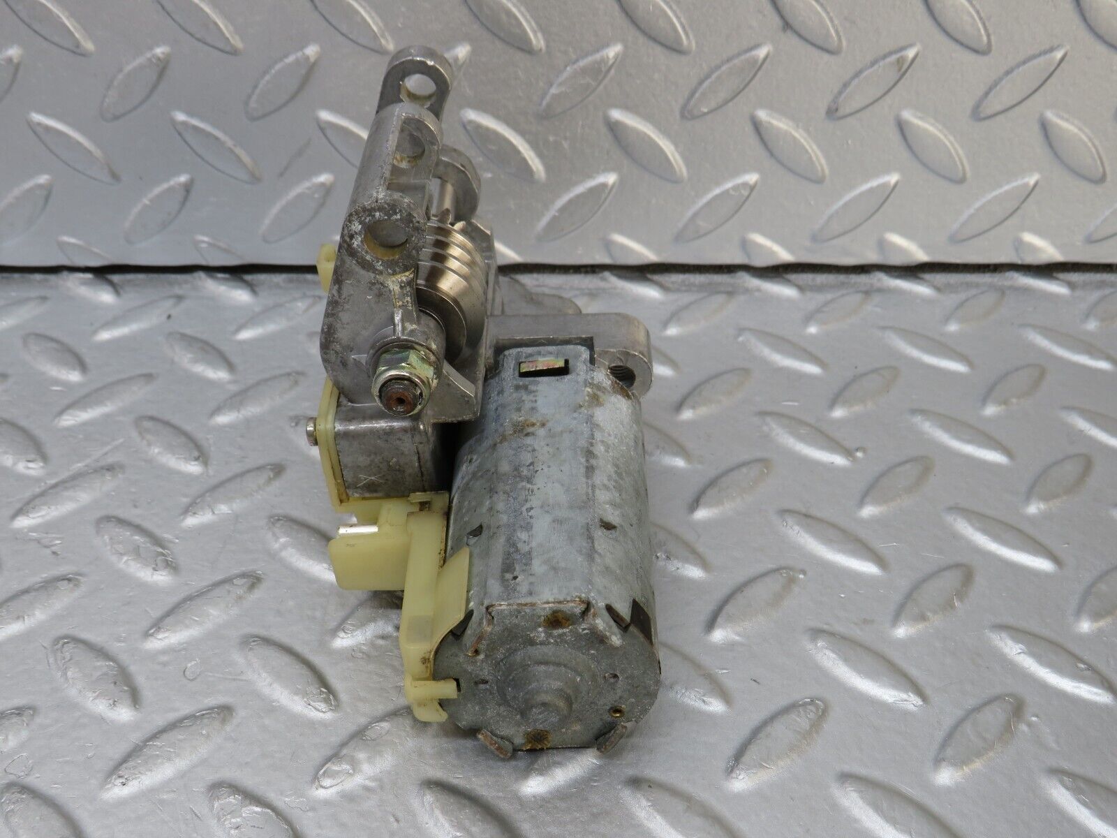 36322 Mercedes-Benz W126 420SE Steering Column Adjustment Motor 1264600425