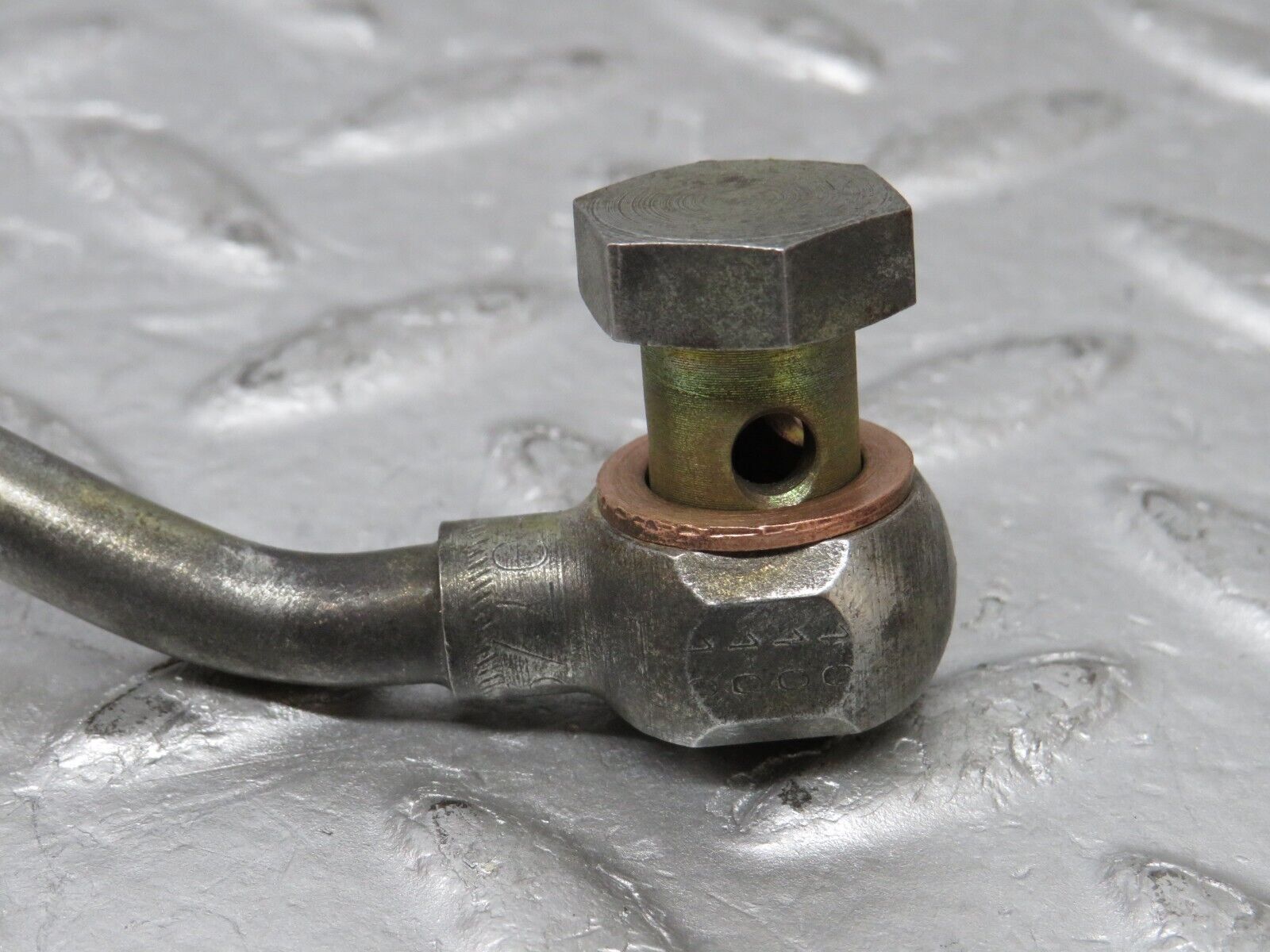 37990 Mercedes-Benz A124 320E Cabriolet Fuel Hose Line