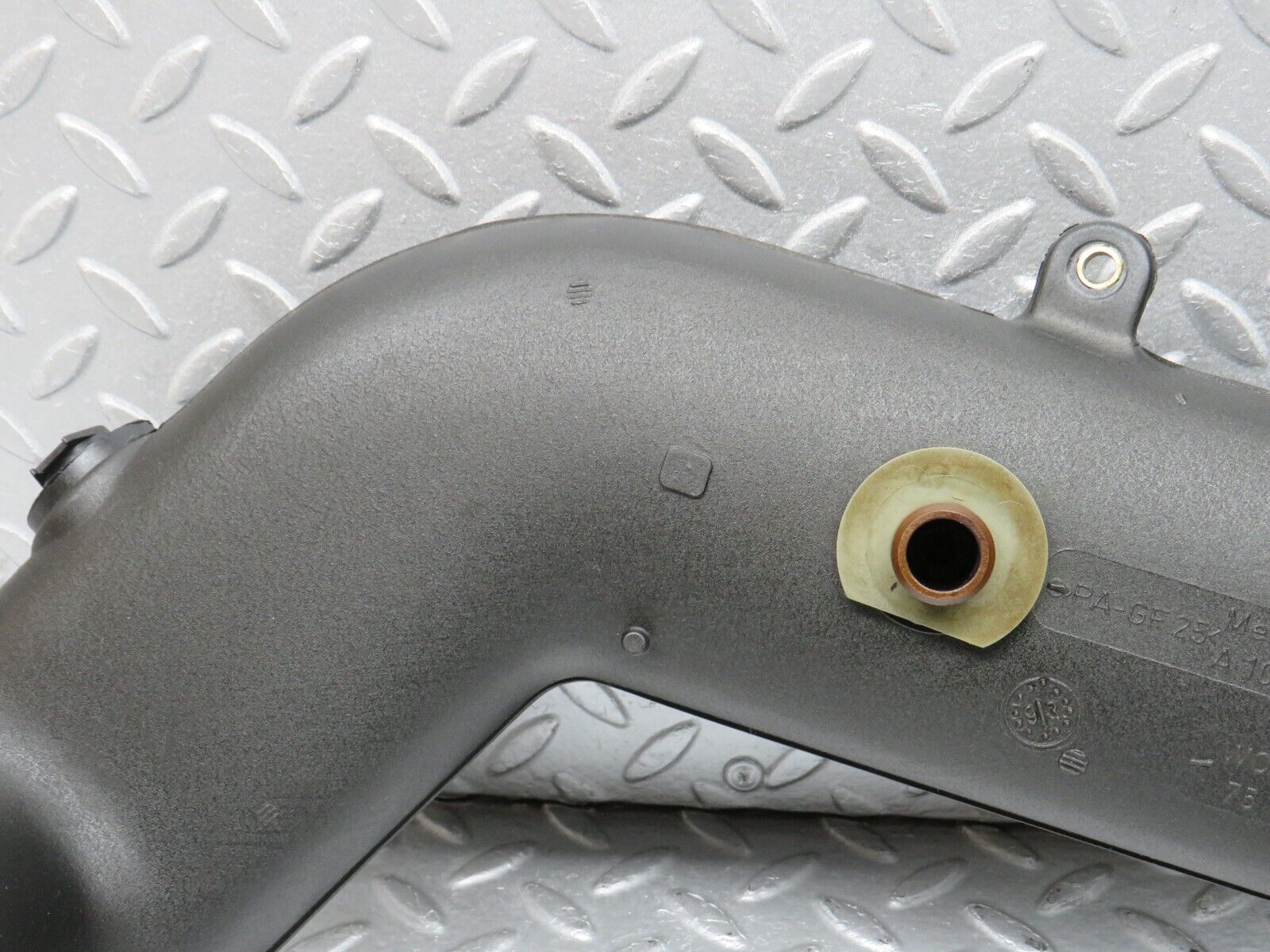 38437 Mercedes-Benz R129 280SL Coupe Air Intake Pipe 1041413304