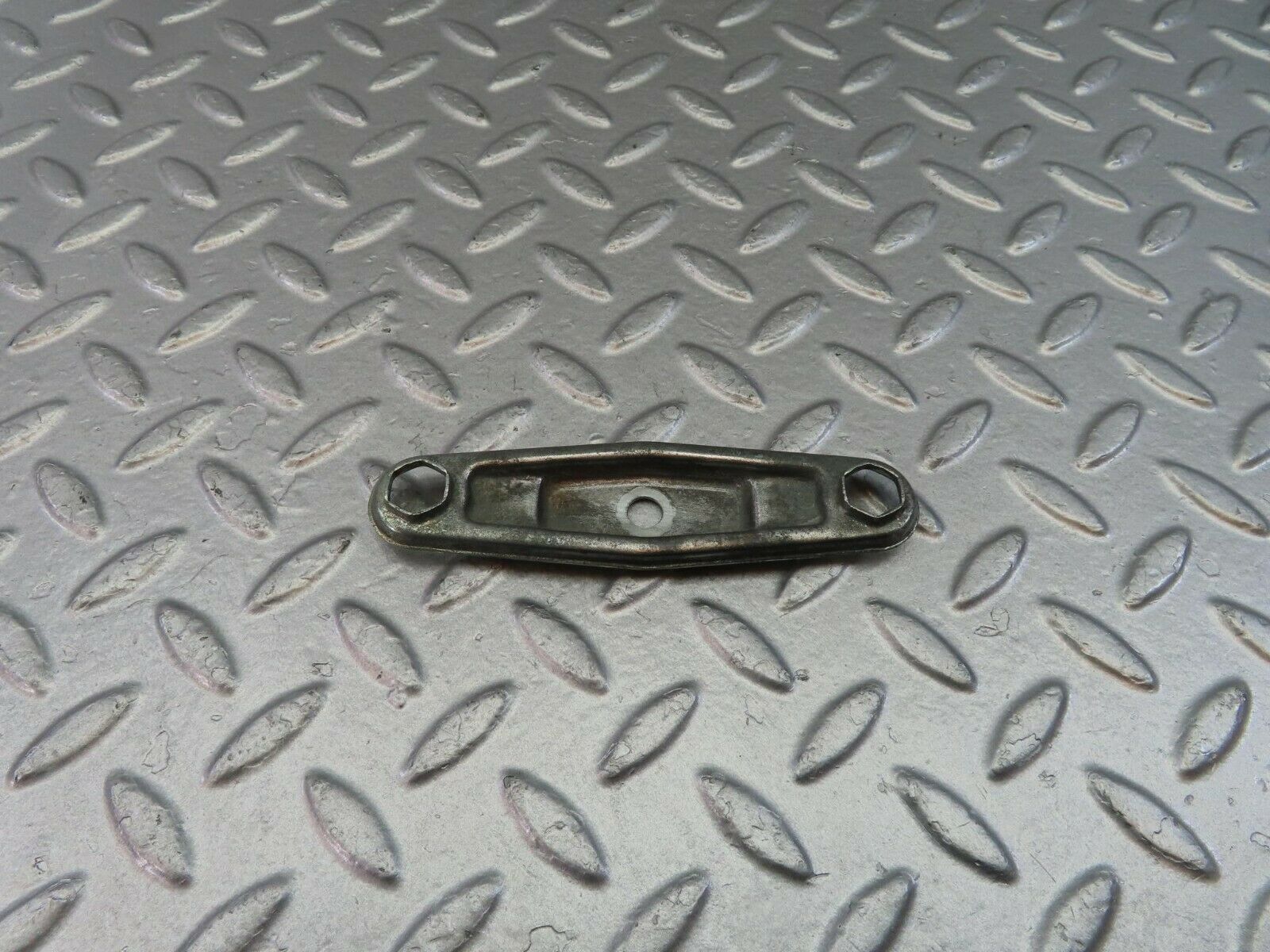 10550 Mercedes-Benz W201 190E Fuel Injector Nozzle Clamp Bracket