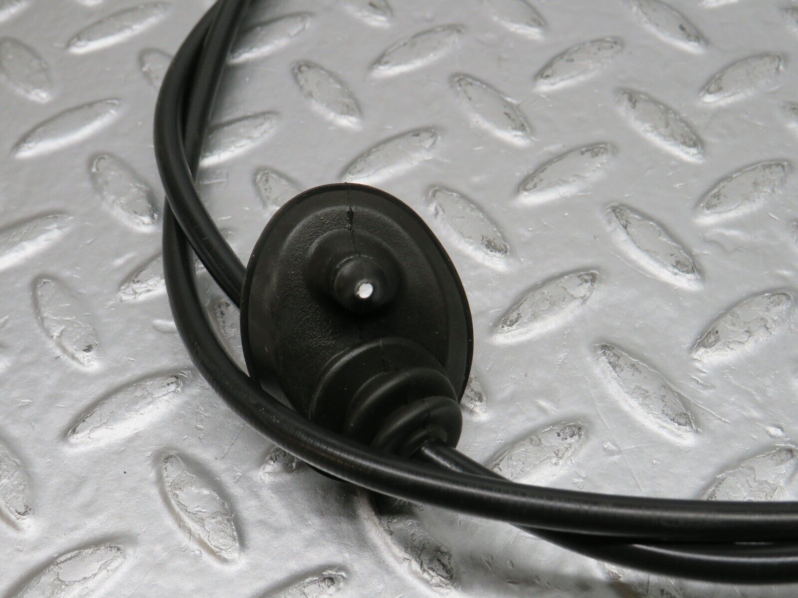 39669 Mercedes-Benz R129 320SL Coupe Accelerator Cable 1243010197