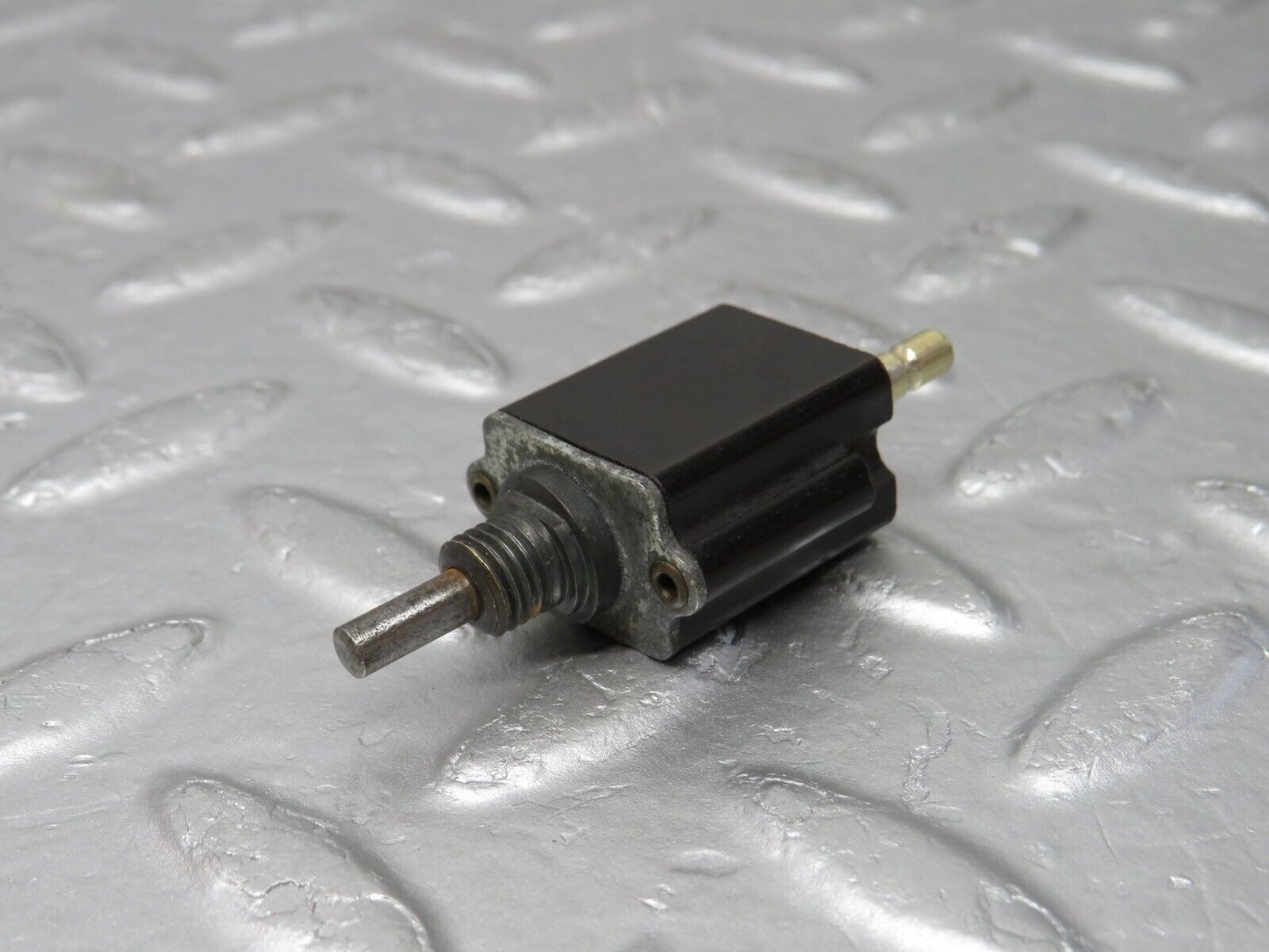 37525 Mercedes-Benz W109 300SEL Contact Switch 8086