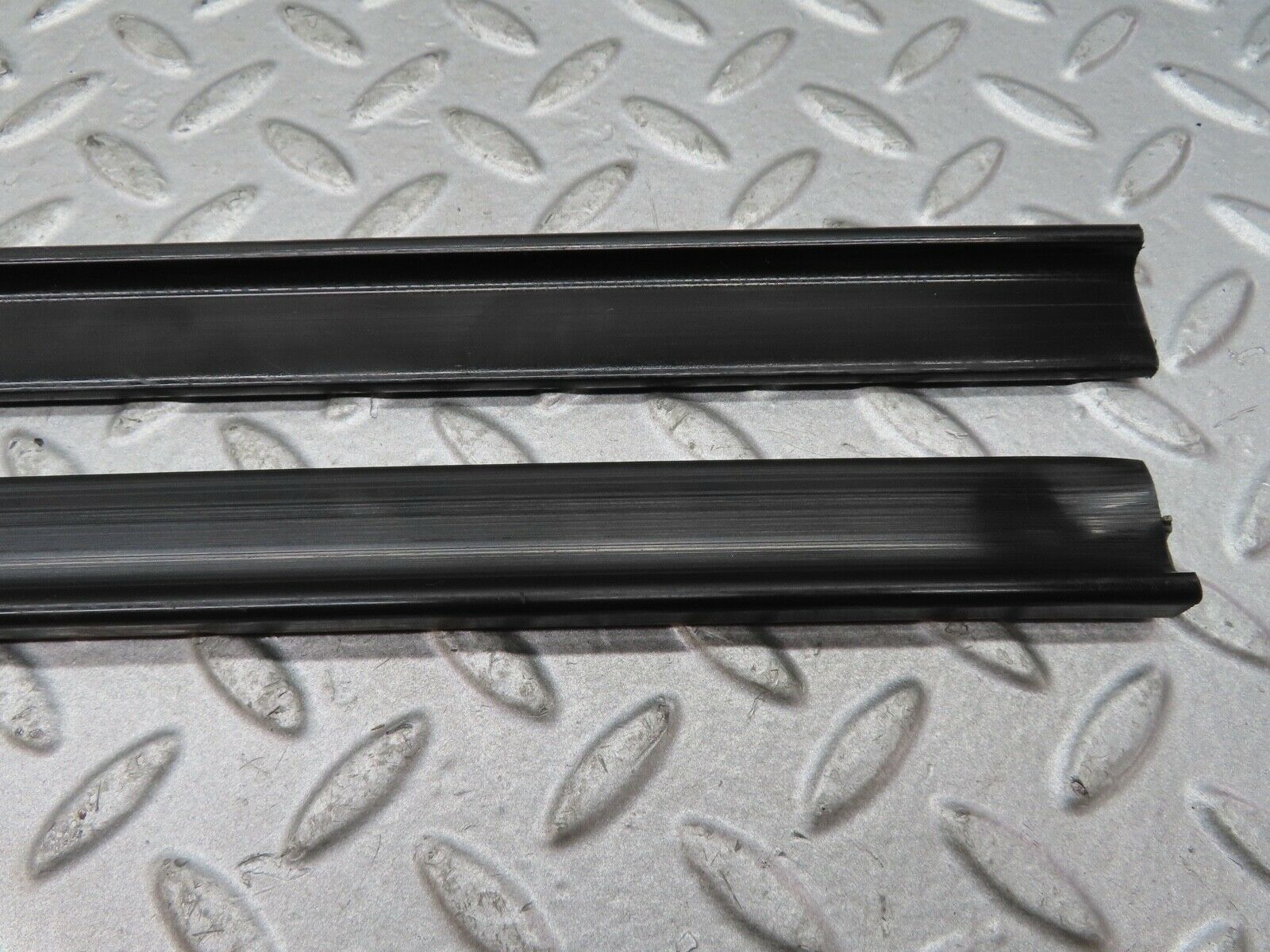 17692 Mercedes-Benz W116 450SEL Seat Belt Runner