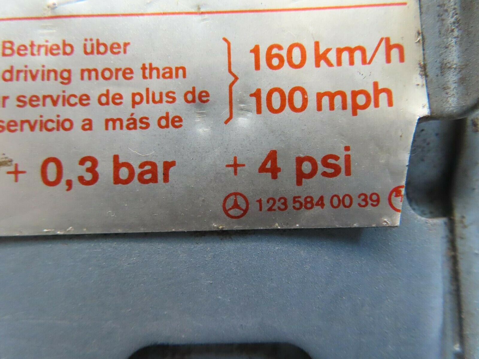 11518 Mercedes-Benz C123 230CE Coupe Fuel Tank Flap Cap 1235840039