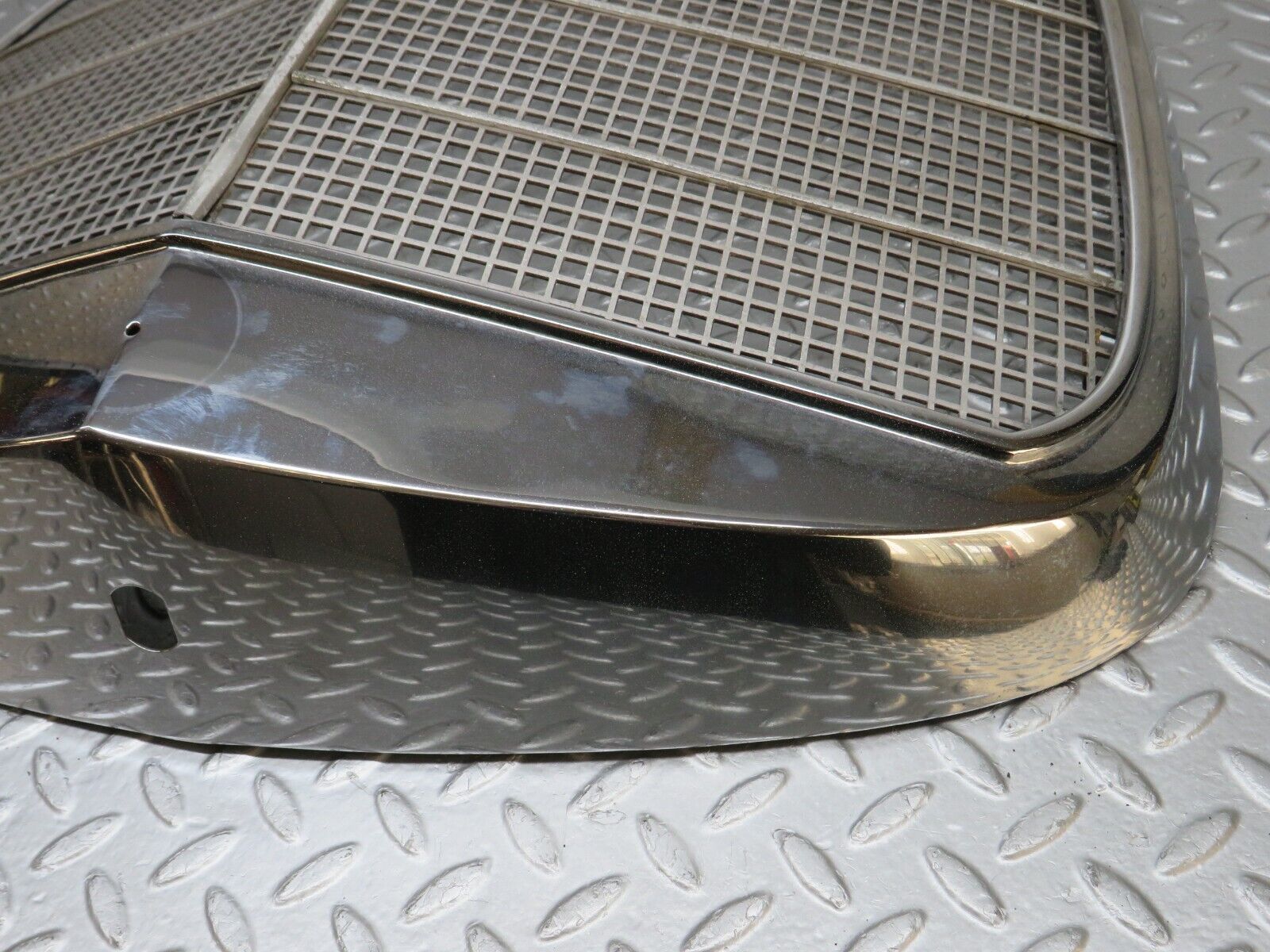 40343 Mercedes-Benz W110 230 Bonnet Grill Chrome