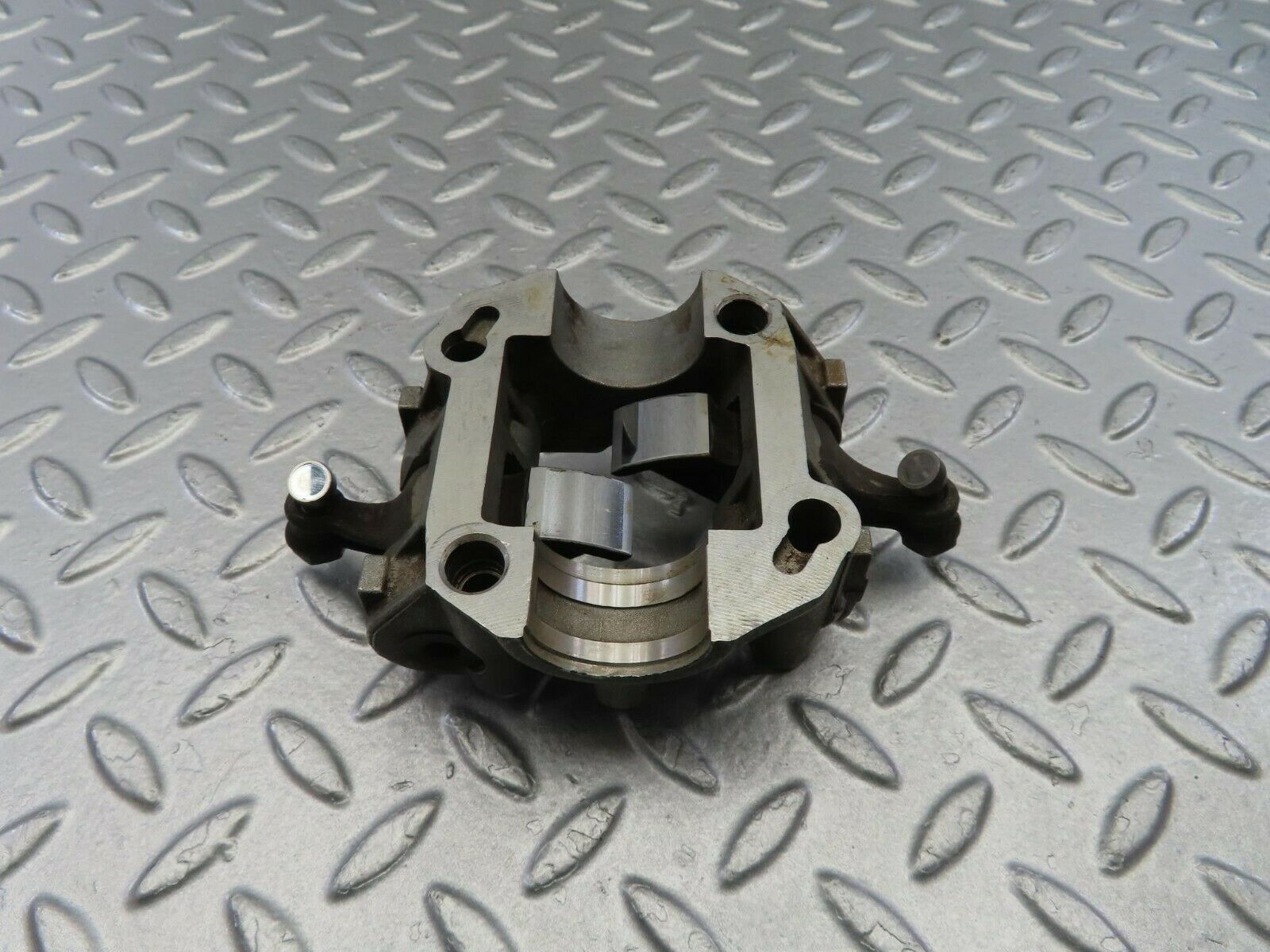 10073 Mercedes-Benz C123 230CE Coupe Rocker Arms Camshaft Bearing Block 1020510010