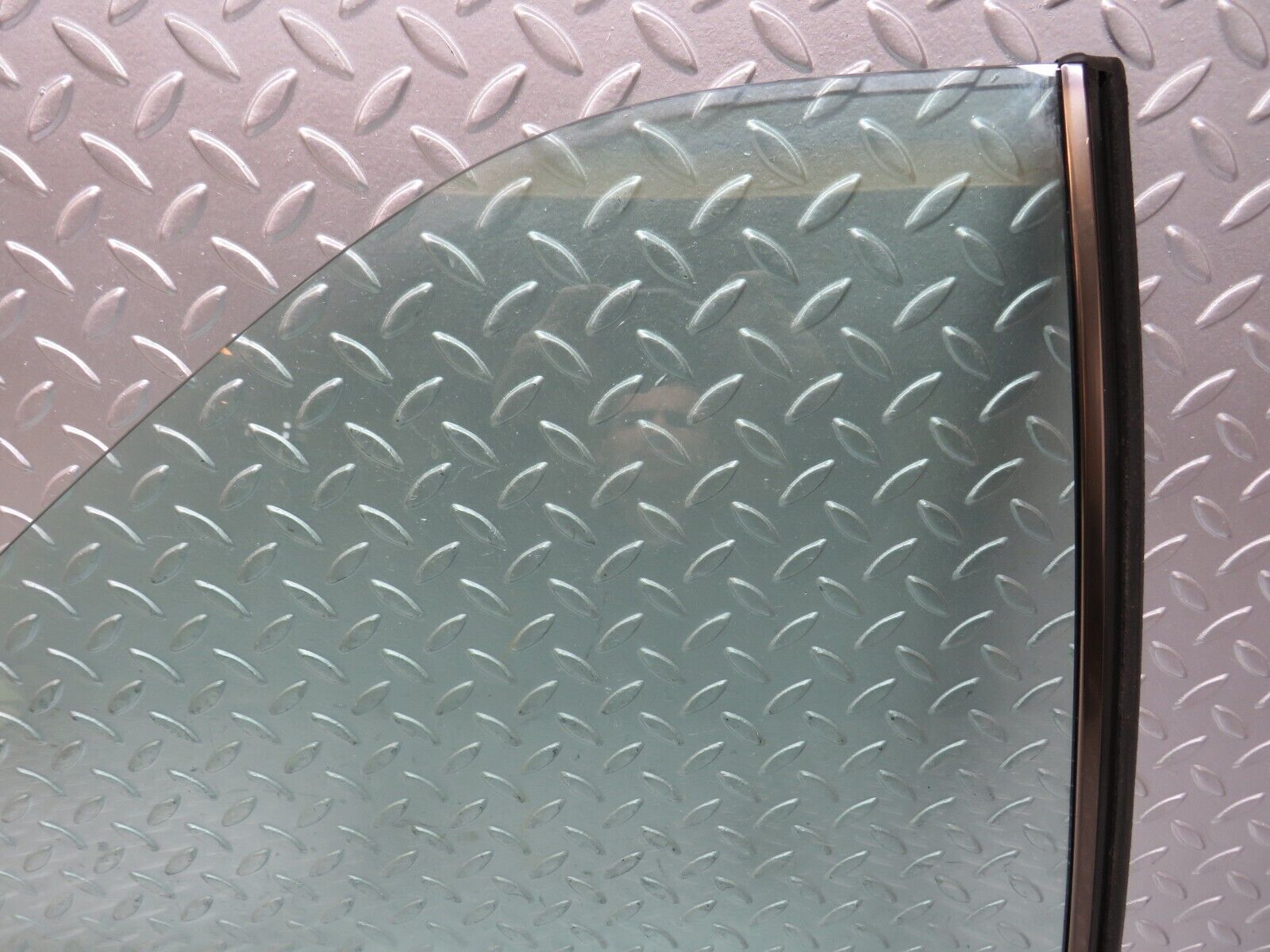 28942 Mercedes-Benz C124 320CE Coupe Rear Right Window Glass