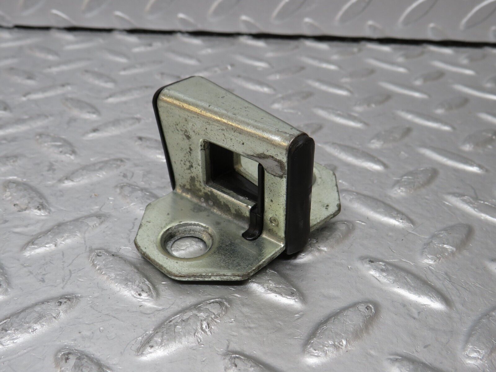 34893 Mercedes-Benz W210 320E Door Lock Latch