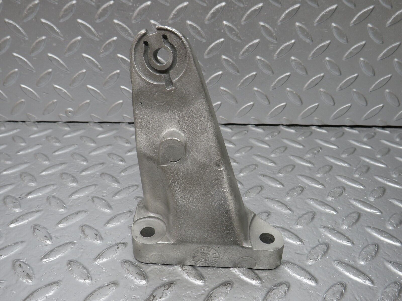 33756 Mercedes-Benz W201 190E 2.0L Engine Mount Bracket Right Side 1022234204