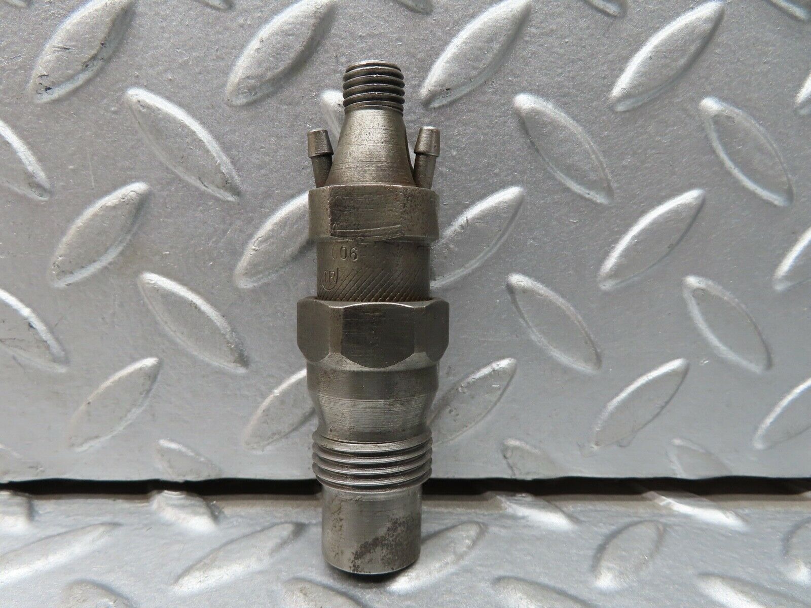 19254 Mercedes-Benz W123 300D Fuel Injector Bosch KCA30SD27/4