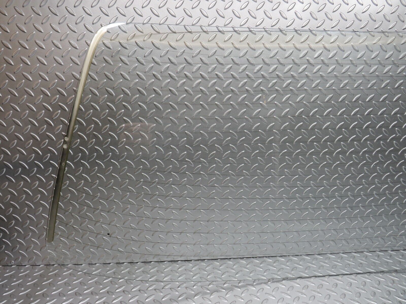 31104 Mercedes-Benz W123 200D Rear Heated Windscreen