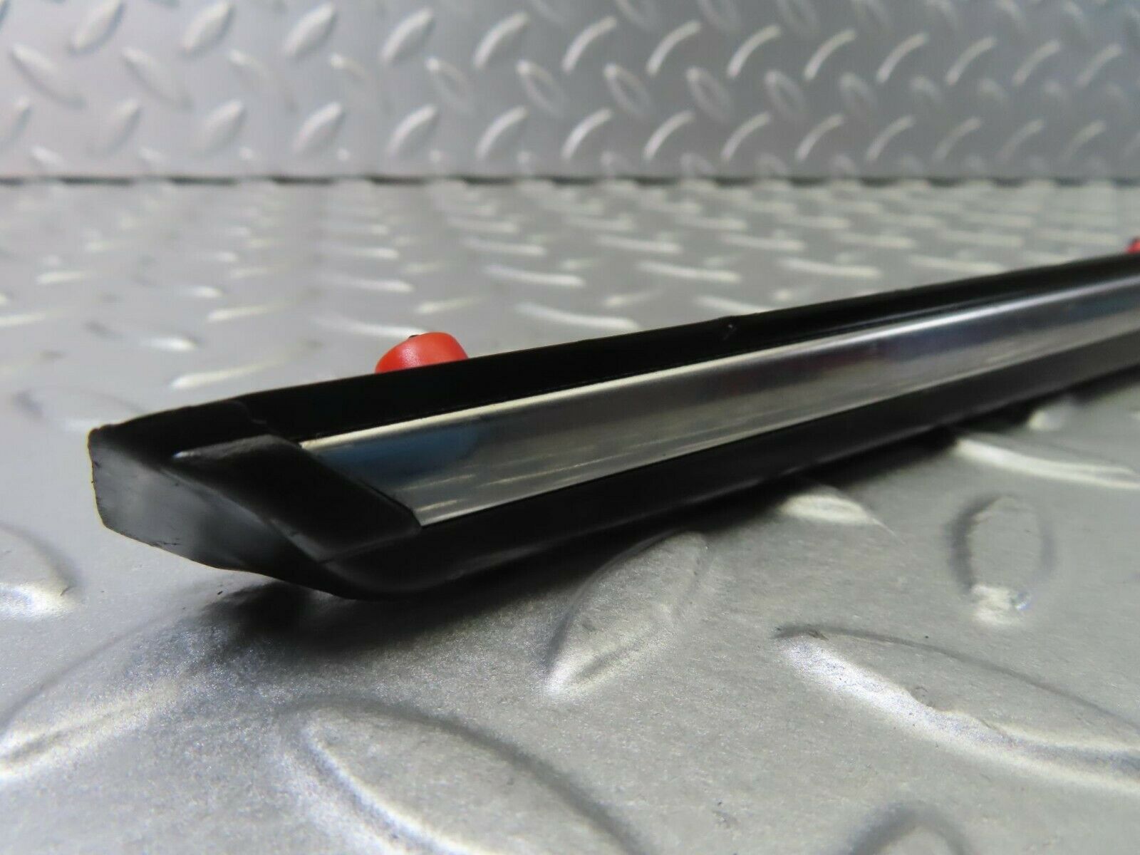 10248 Mercedes-Benz W123 Rear Left Door Centre Moulding Trim