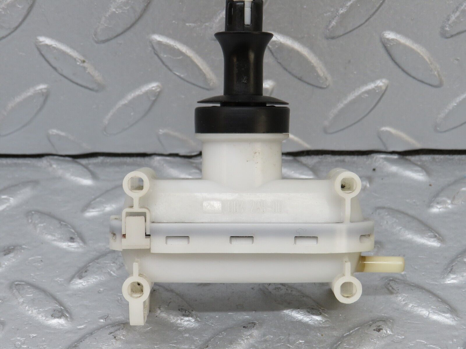 36633 Mercedes-Benz W201 190E 2.0L Rear Left Door Lock Vacuum Actuator