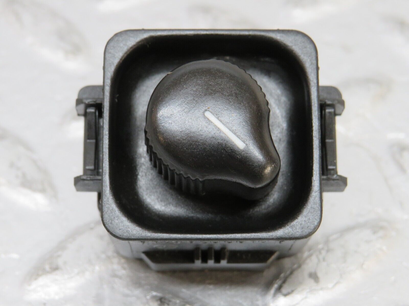 33317 Mercedes-Benz W202 C180 Electric Mirror Adjust Switch 1298200610