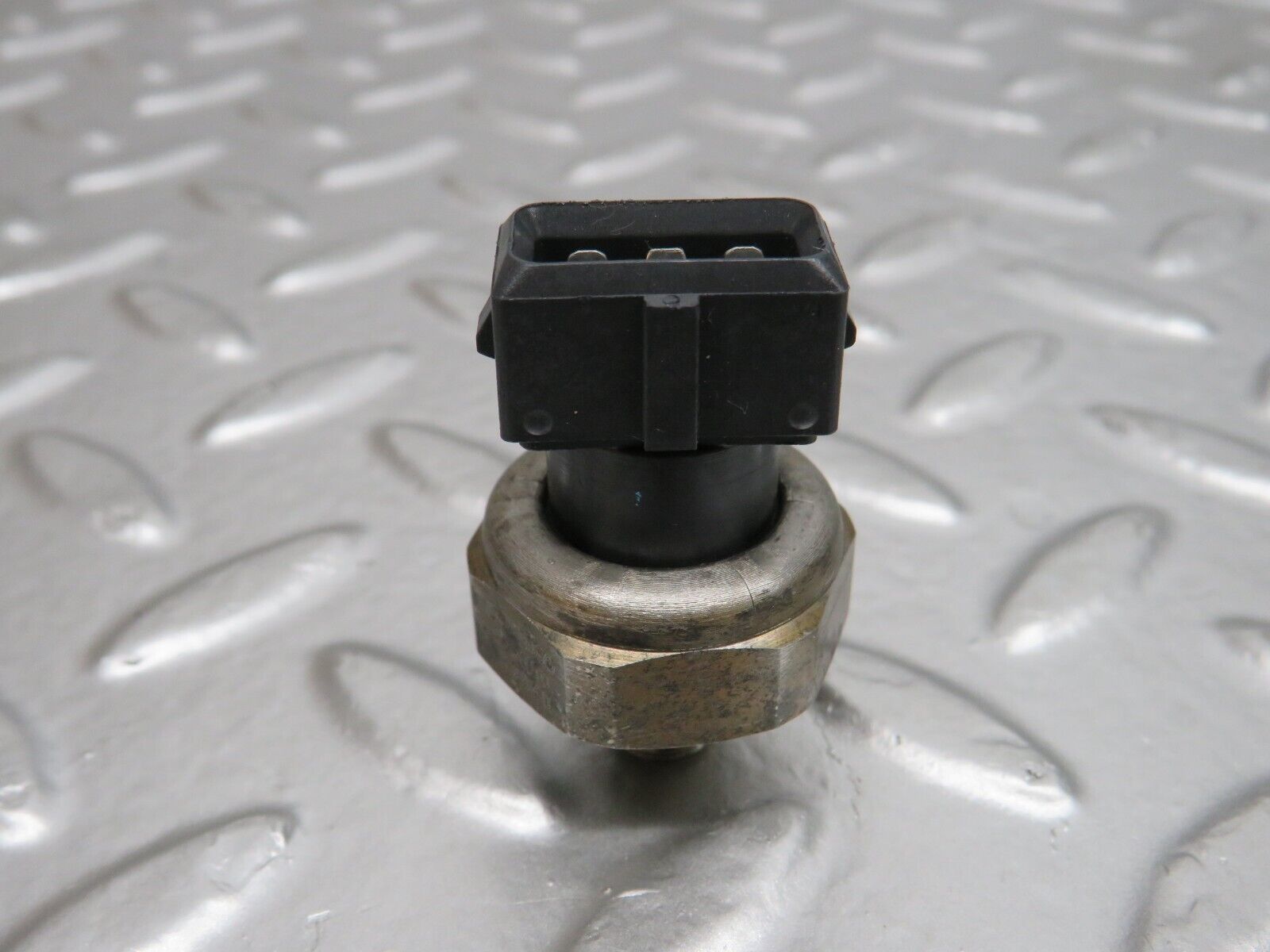 24695 Mercedes-Benz W140 S320 A/C Pressure Switch 1408300072