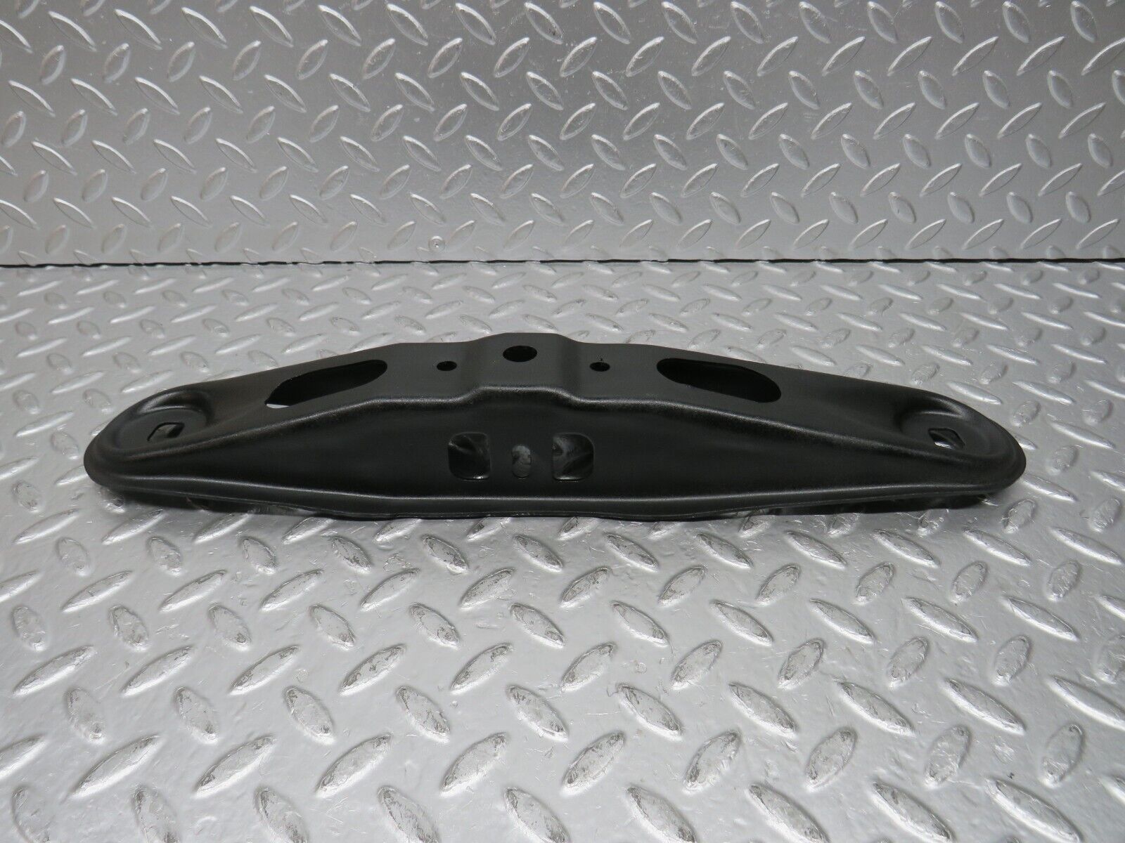 31121 Mercedes-Benz W123 200D Gearbox Mount Bracket