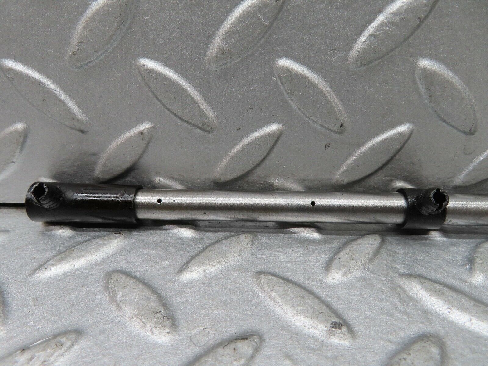 17790 Mercedes-Benz W116 450SEL Camshaft Oil Tube