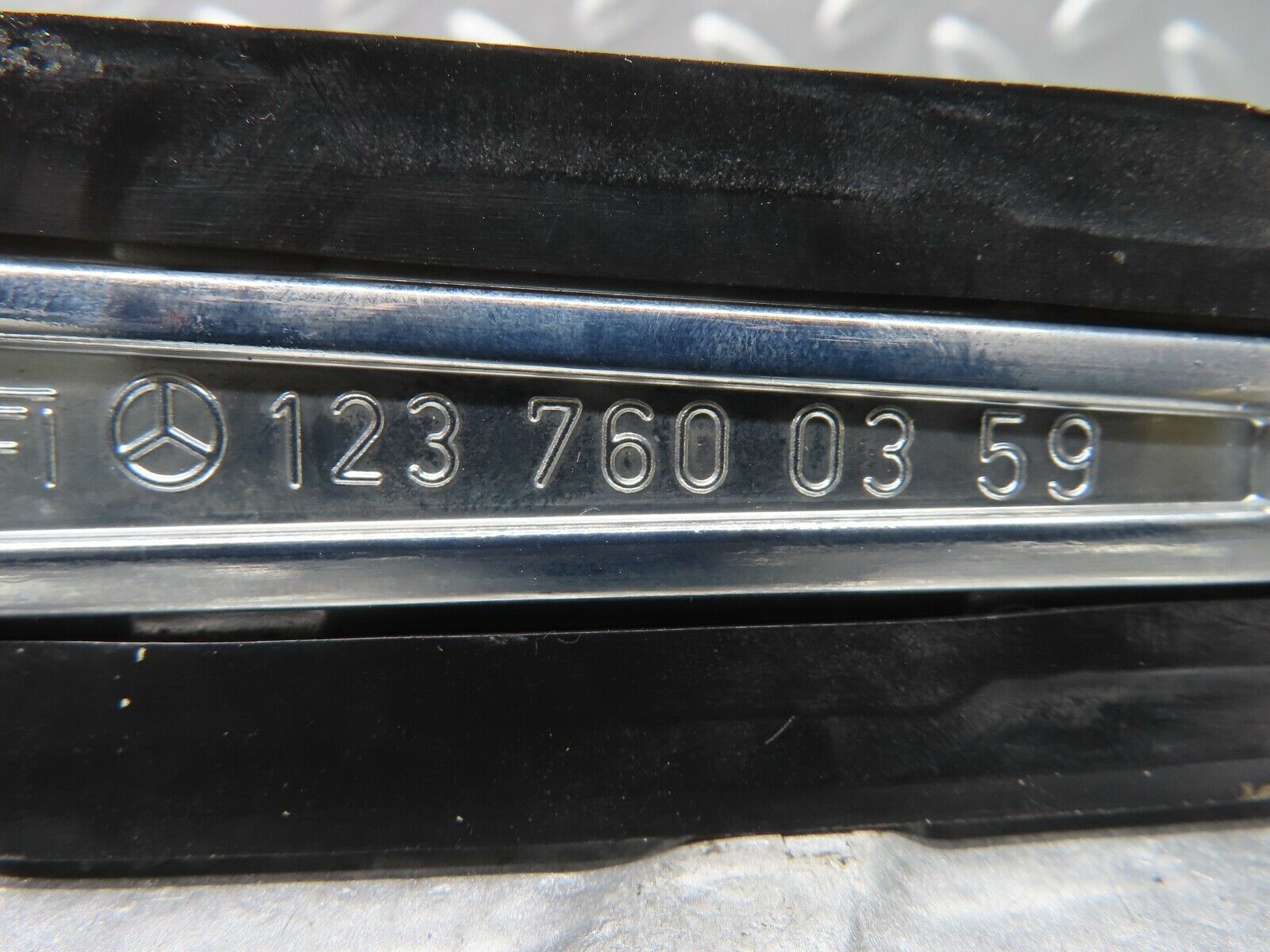 21256 Mercedes-Benz W123 230E Rear Exterior Door Handle 1237600359