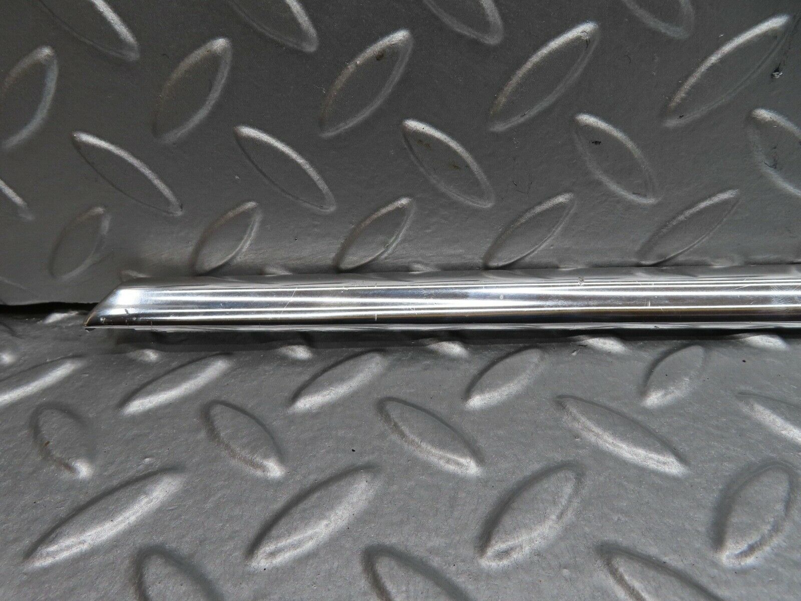 18140 Mercedes-Benz W123 200 Front Left Door Chrome Moulding Trim