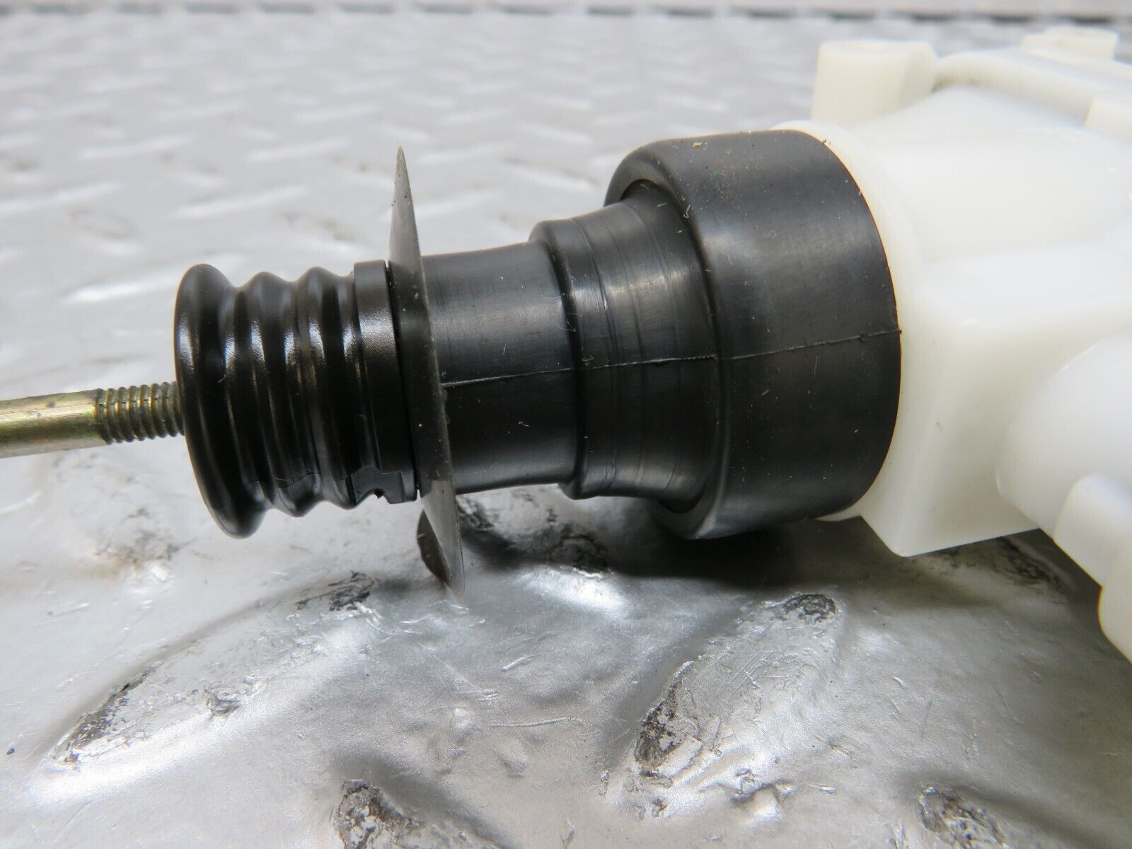 25313 Mercedes-Benz W201 190D Front Left Door Lock Actuator