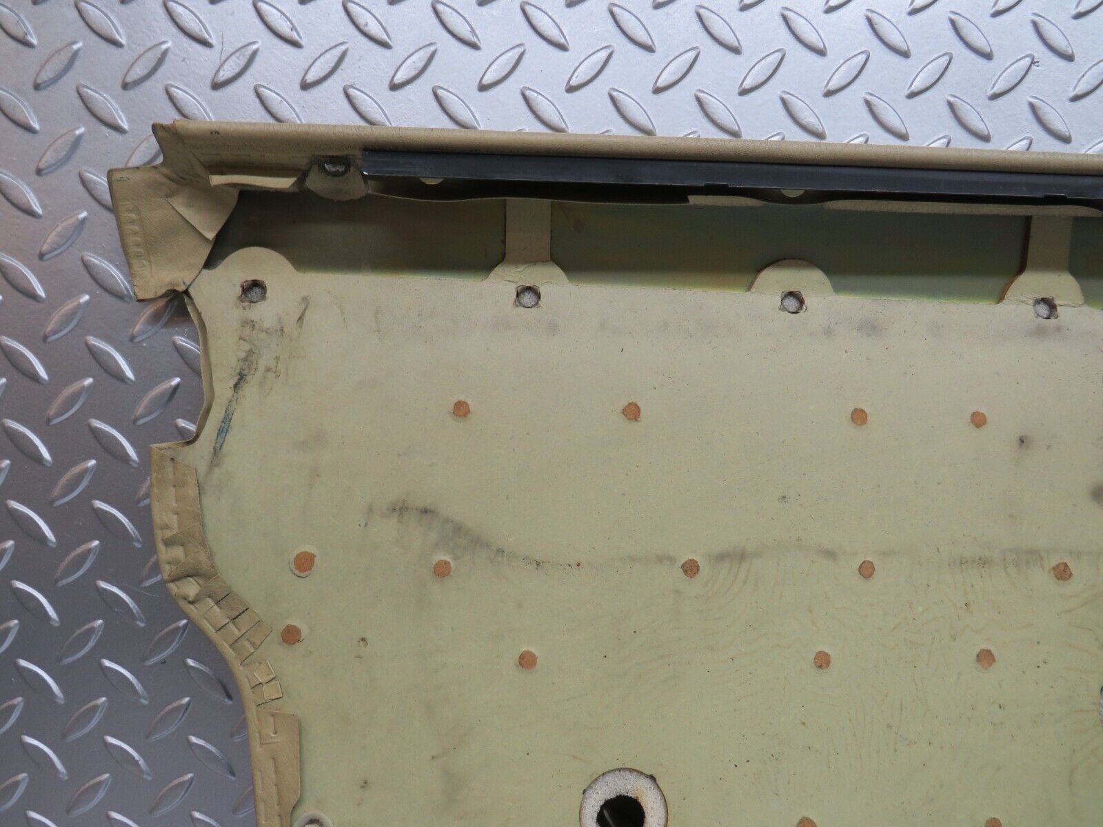 29617 Mercedes-Benz W123 230E Front Right Door Card Beige