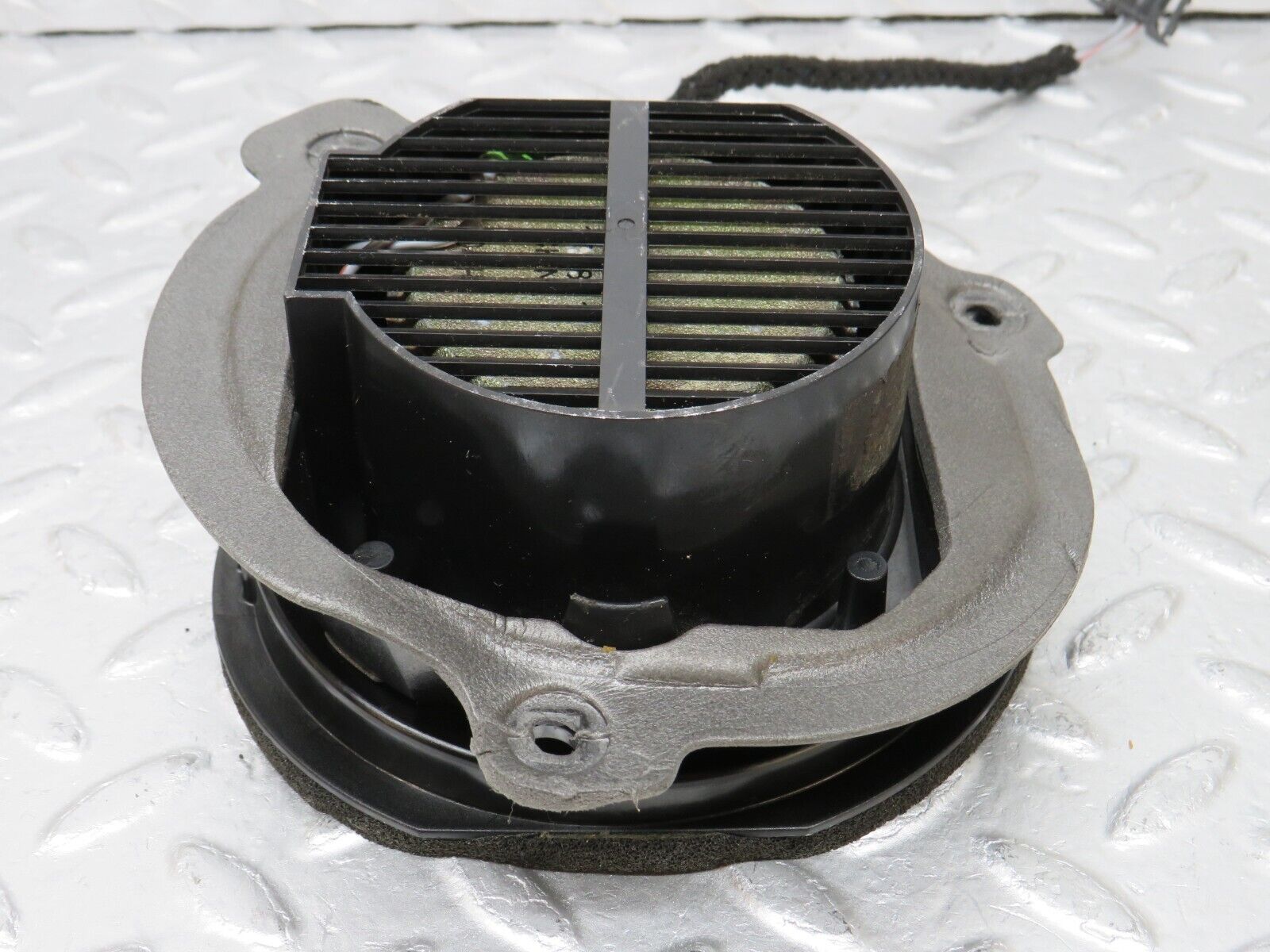 34722 Mercedes-Benz W210 320E Rear Right Door Speaker 2108274014 2108273614