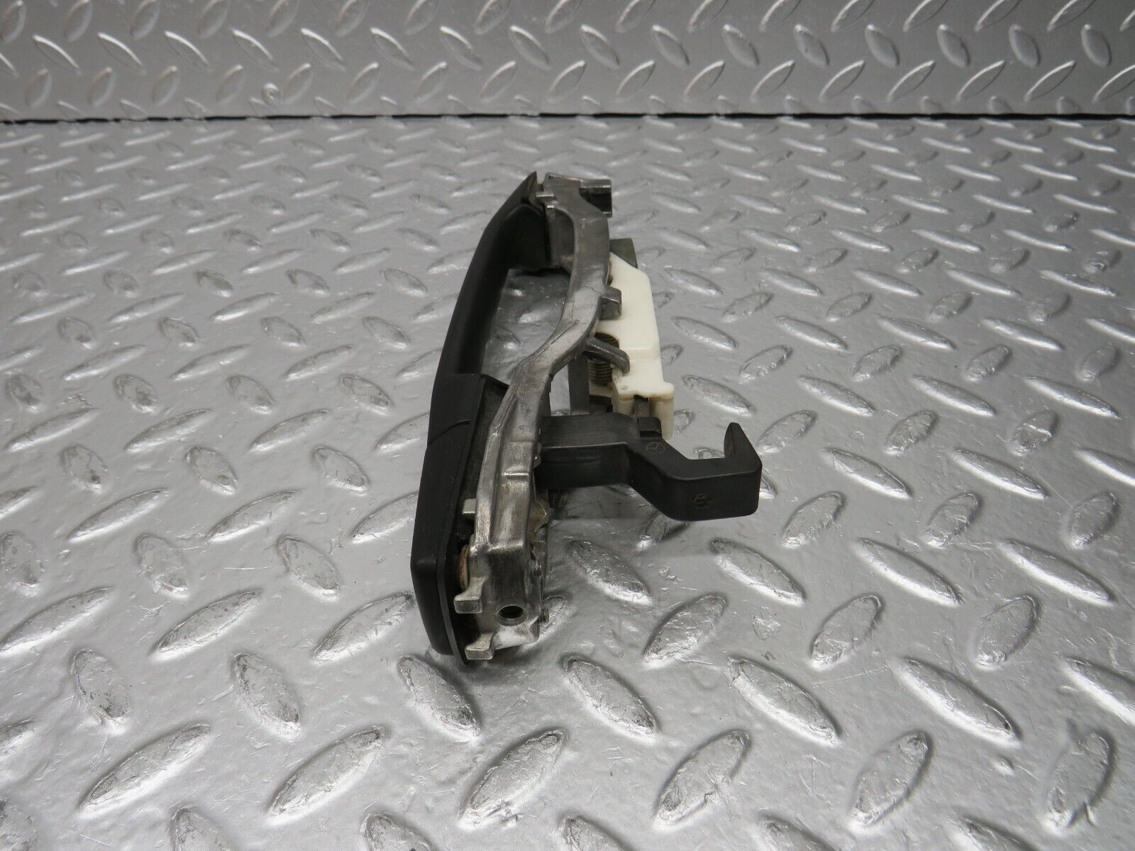 31373 Mercedes-Benz S124 220TE Rear Left Exterior Door Handle