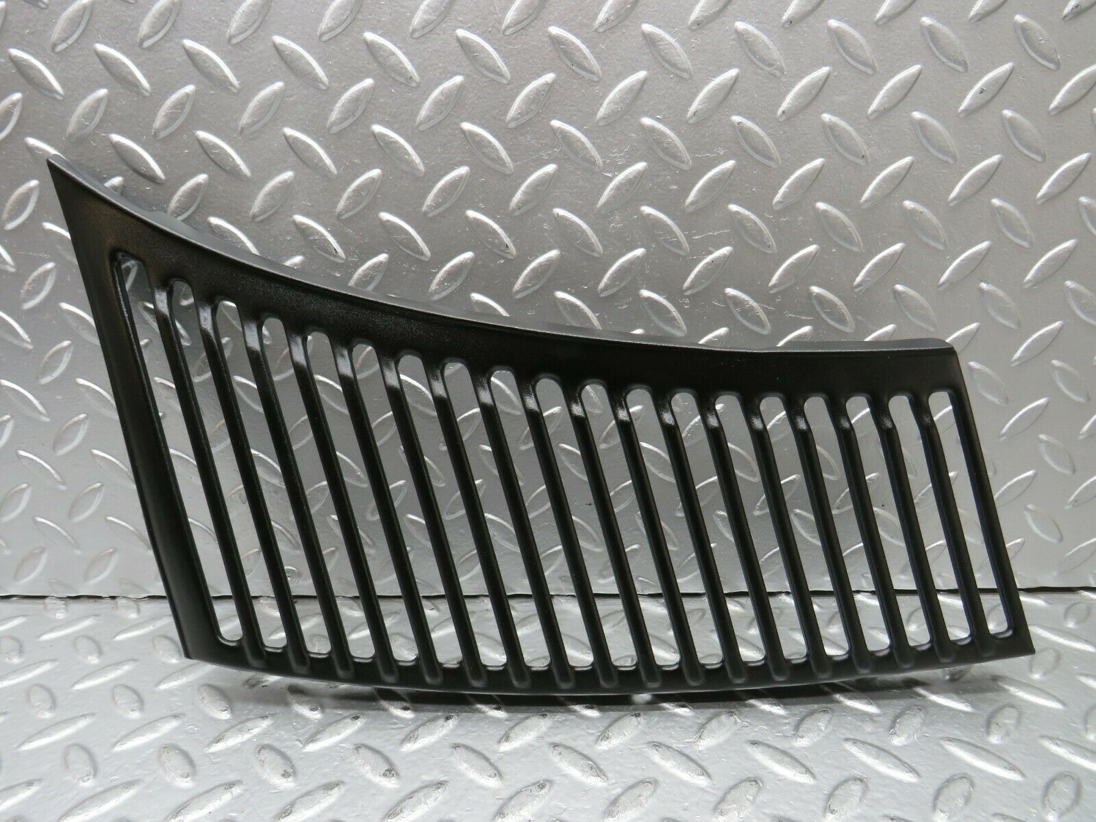 22868 Mercedes-Benz C107 450SLC Coupe Air Intake Grill Right Side