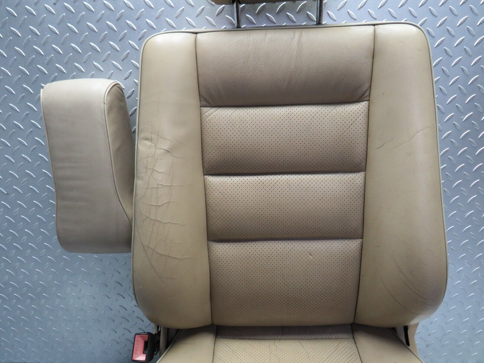 28970 Mercedes-Benz C124 320CE Coupe Front Left Seat Leather Beige