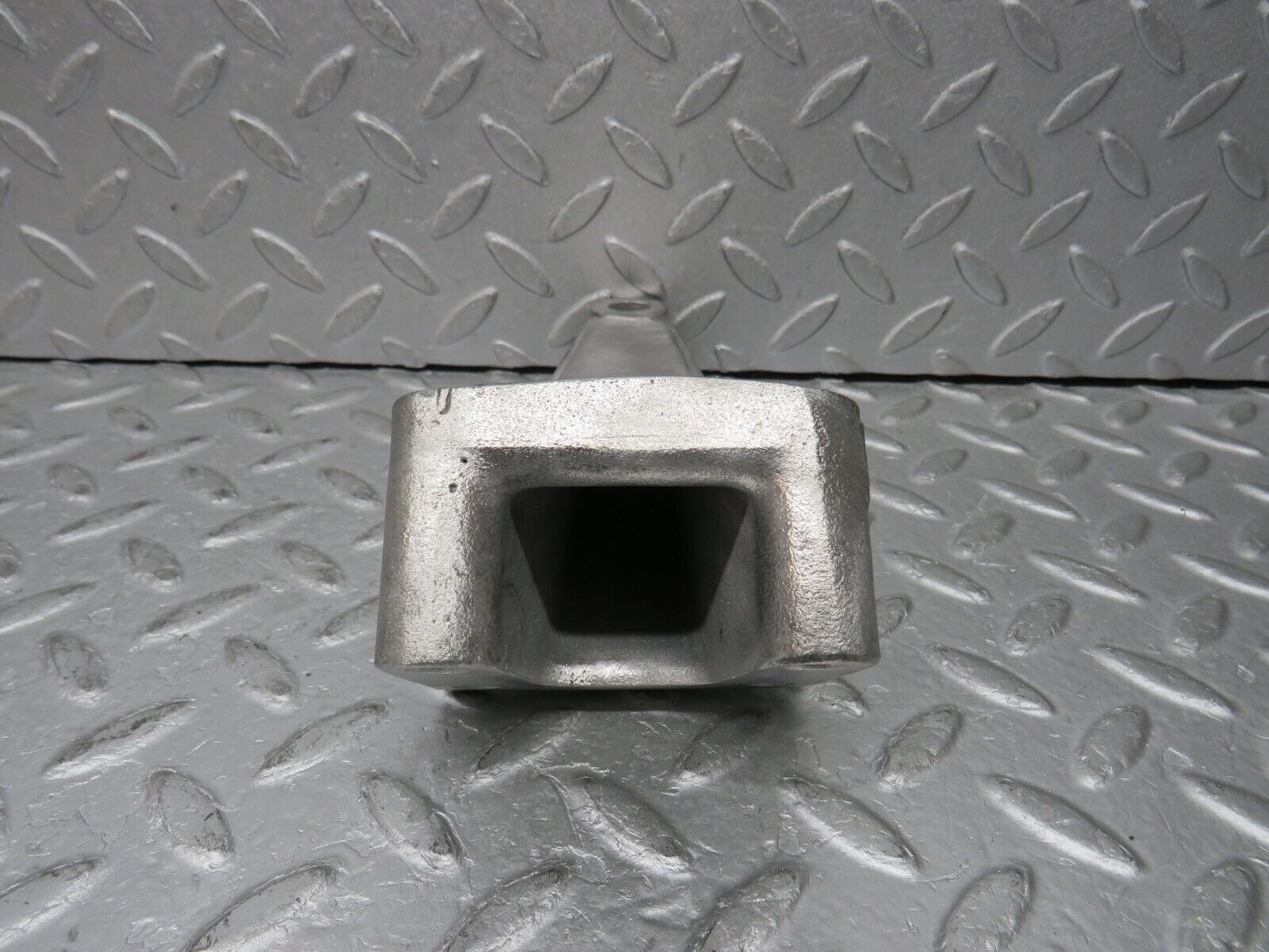 37616 Mercedes-Benz W109 300SEL Engine Mount Bracket Right Side 1162231304