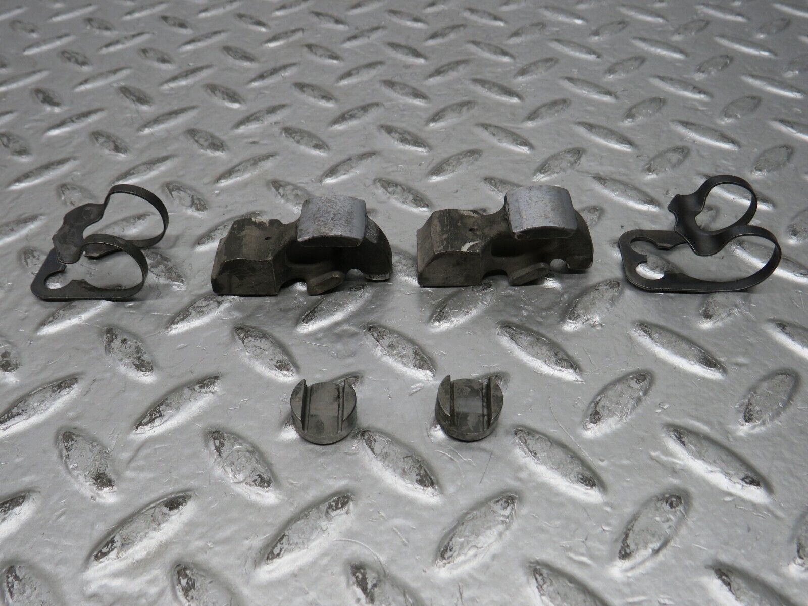 28185 Mercedes-Benz W123 280E Valve Rocker Arm With Tappet & Retaining Spring