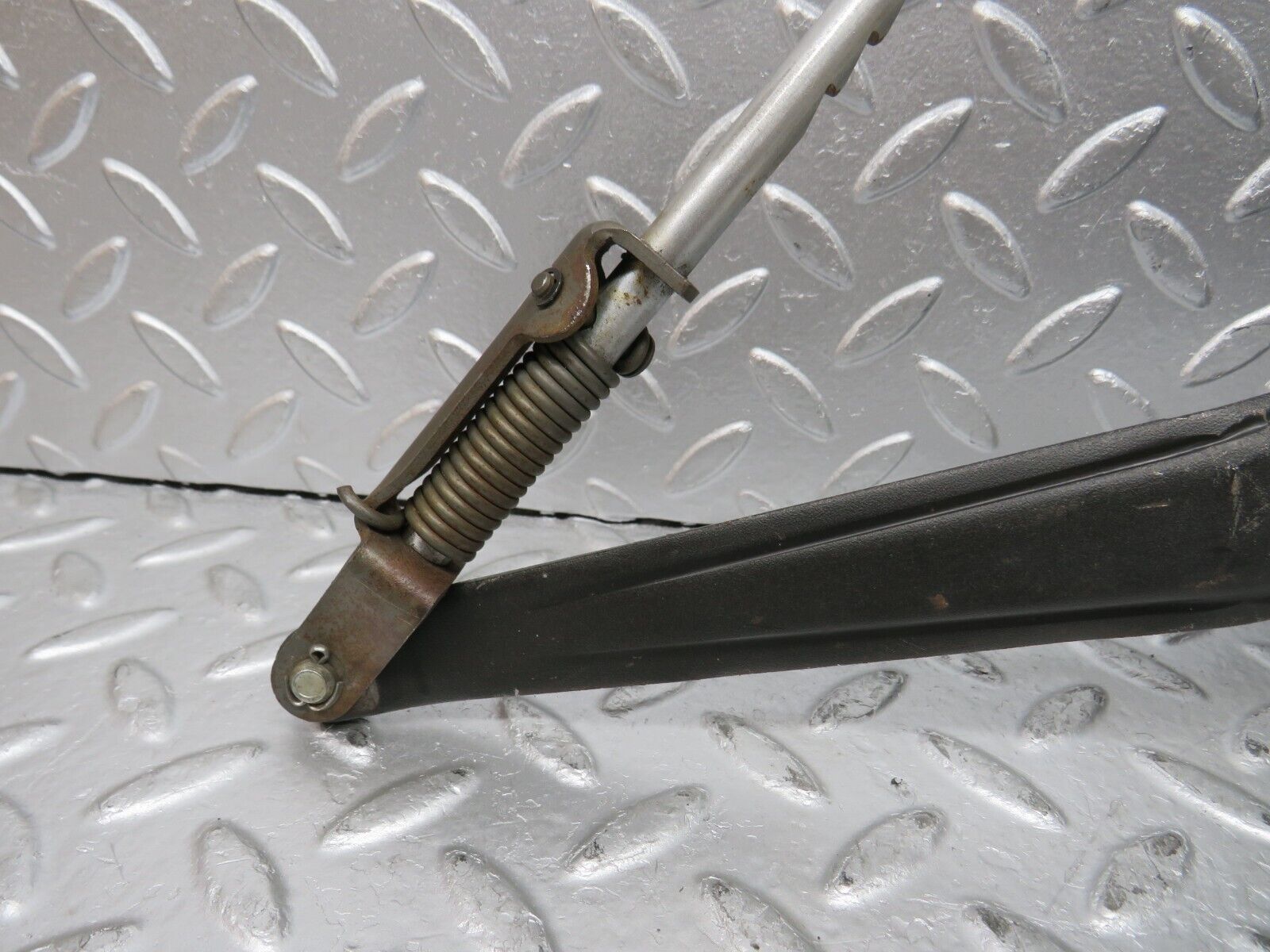 32071 Mercedes-Benz W123 230E Handbrake Regulator