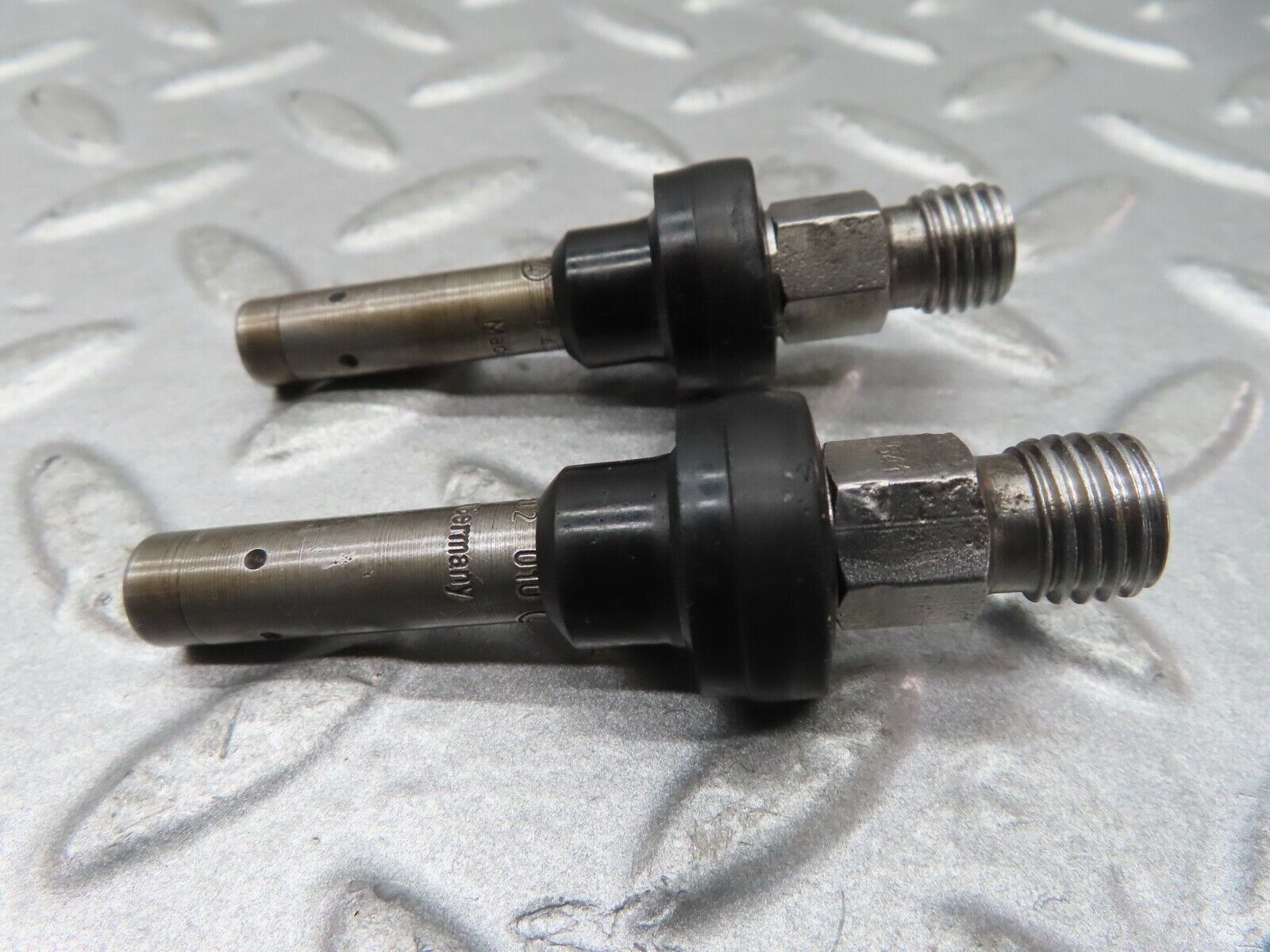 16950 Mercedes-Benz C123 280CE Coupe 2x Fuel Injectors Bosch 0437502010