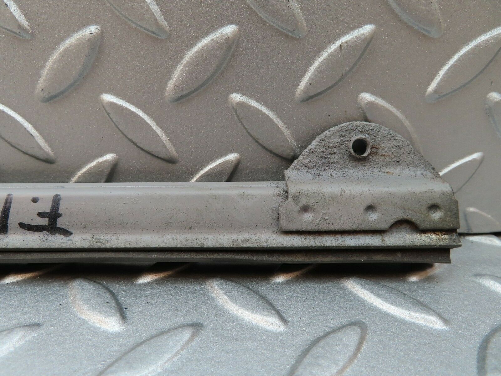 3690 Mercedes-Benz W108 280SE Front Right Door Glass Holder