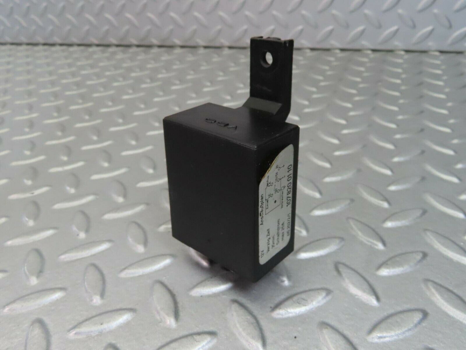 8207 Mercedes-Benz C107 Heated Window Relay 1078200110