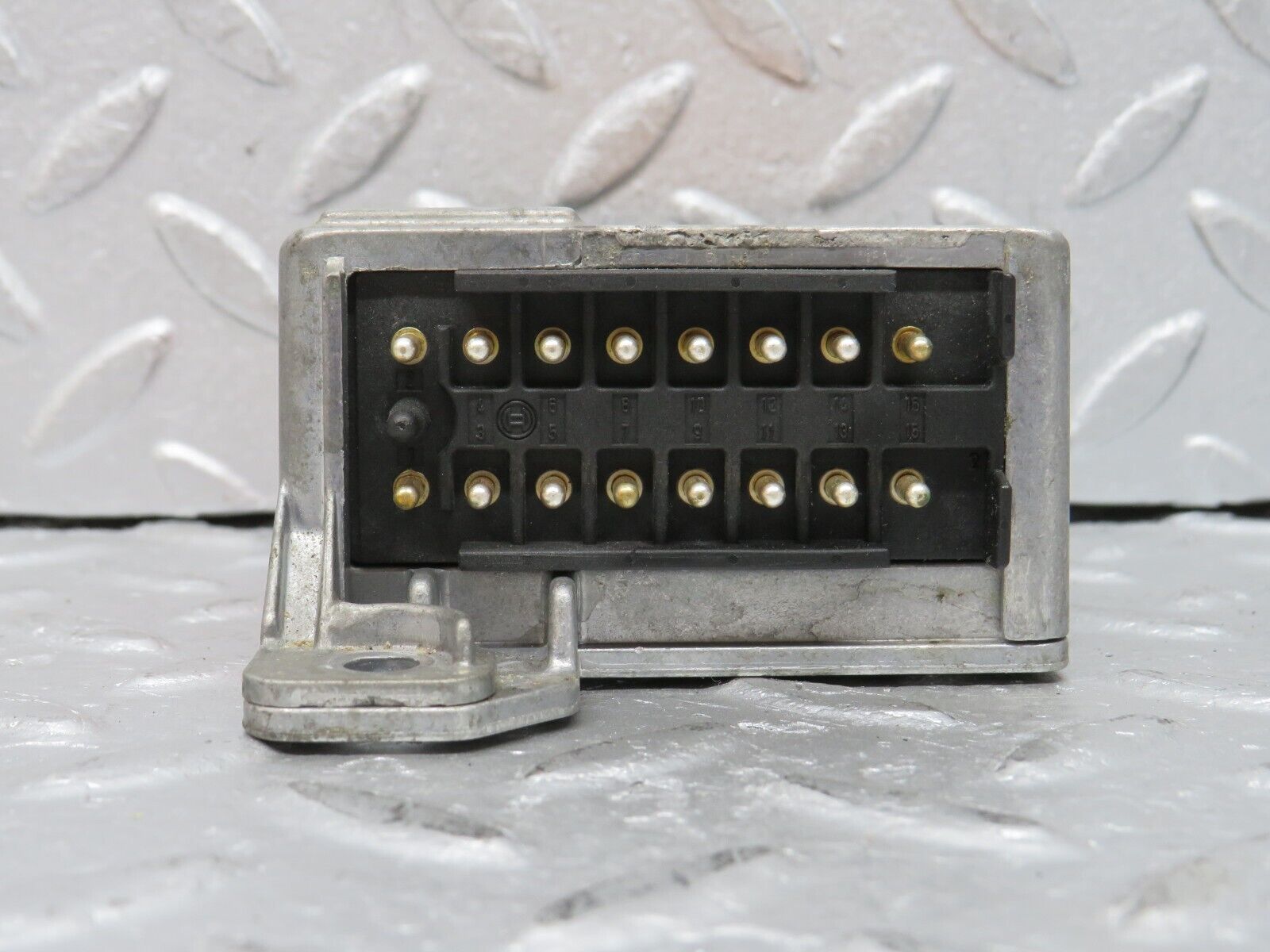 38121 Mercedes-Benz A124 320E Cabriolet Crash Sensor Bosch 0048201810 0285001031